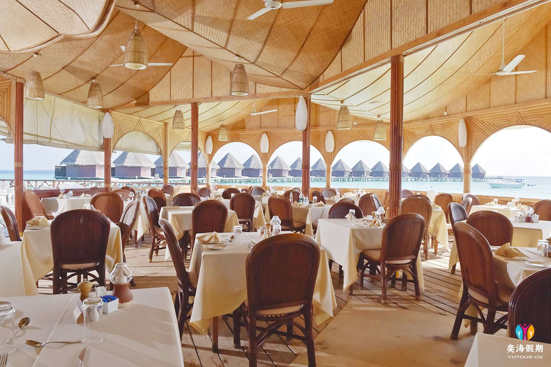 THU-HRES-Thulhagiri_Island_Main_Restaurant1.jpg