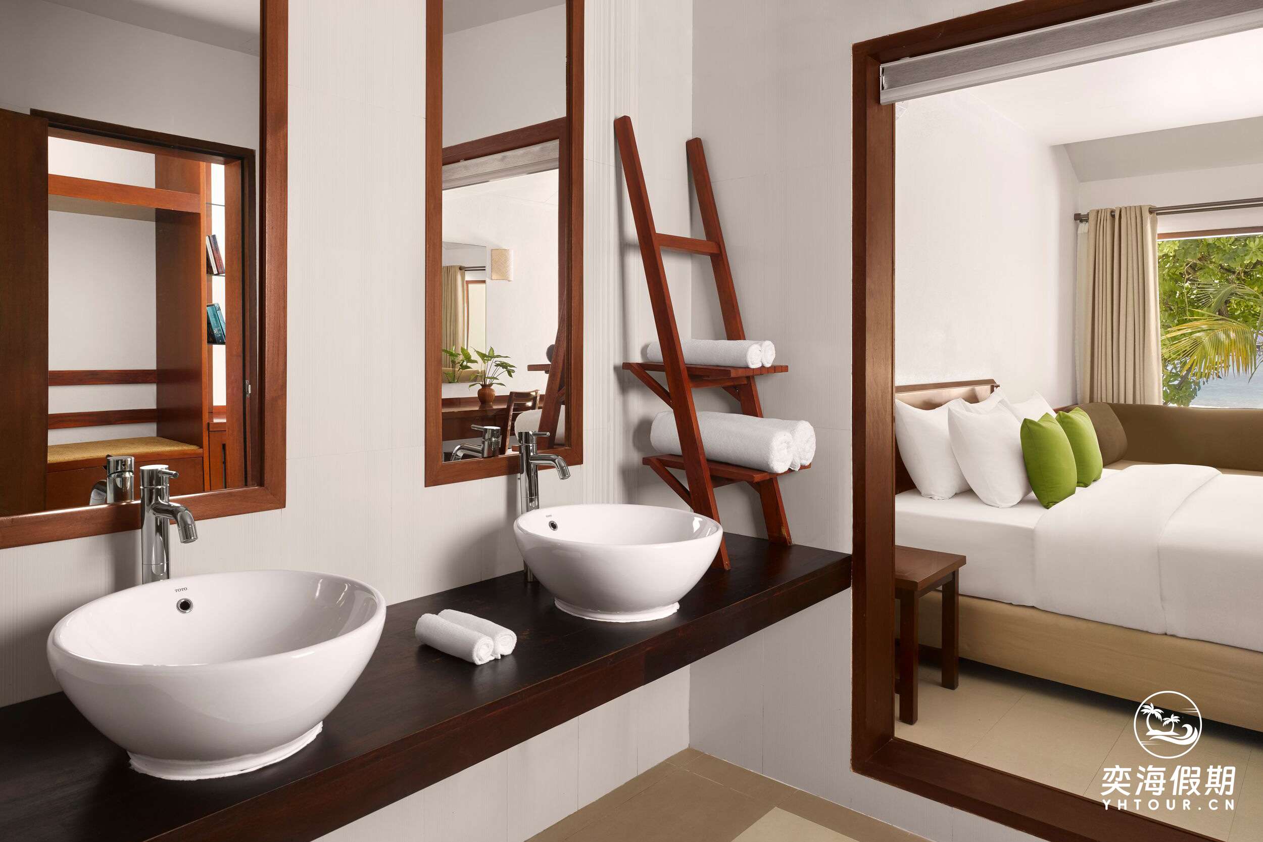 Villa Park - Sunset Beach Villa - Basin - Large.jpg