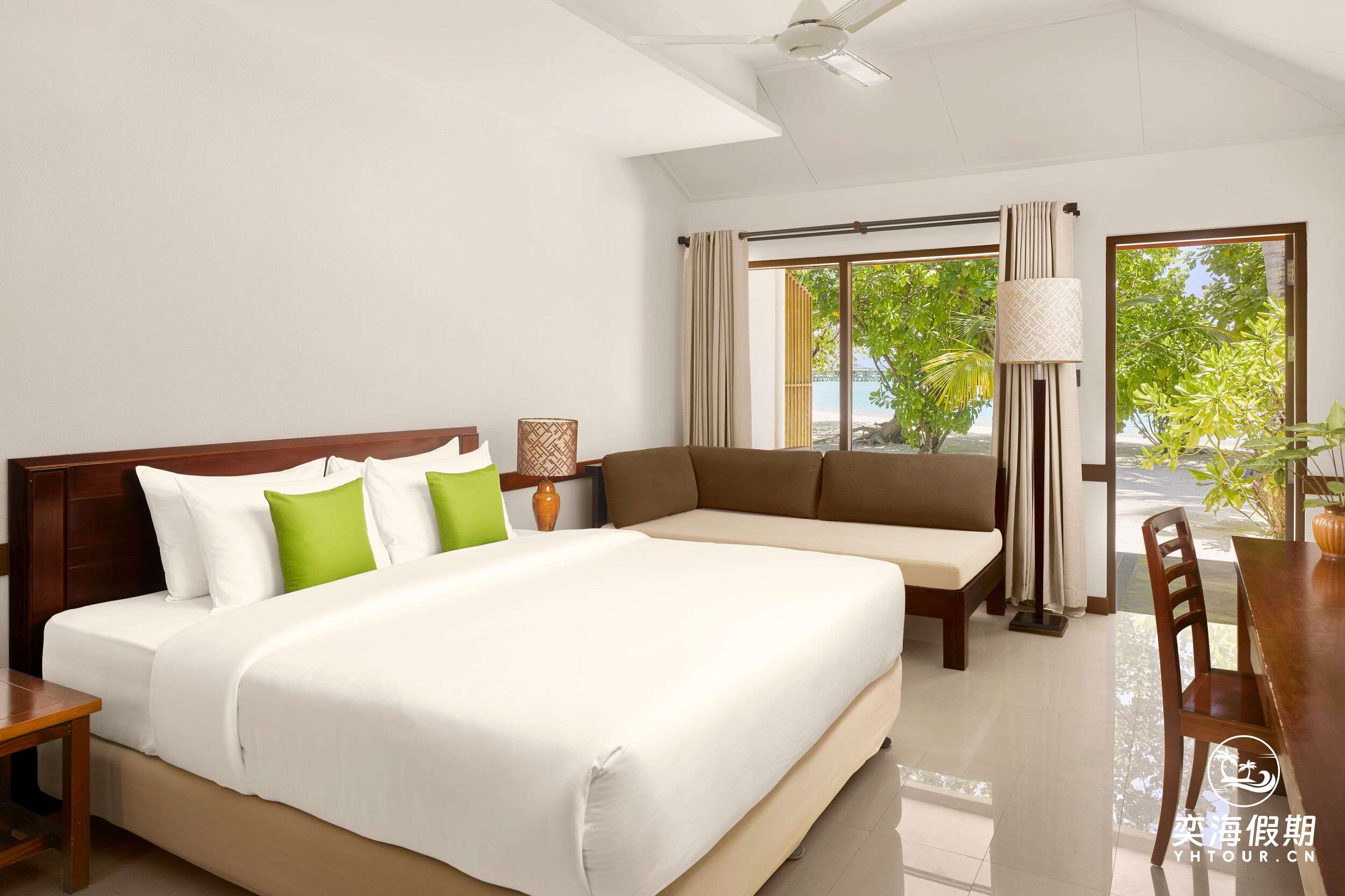 Villa Park - Sunset Beach Villa - Bed - Large.jpg