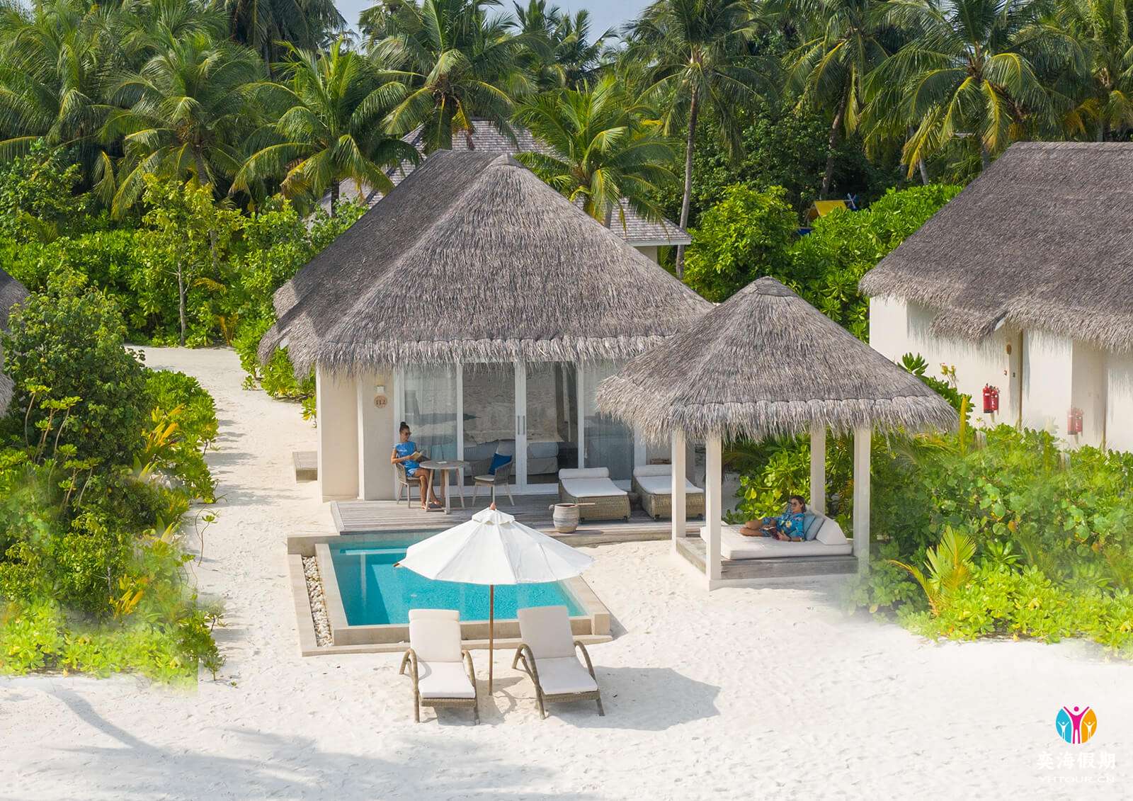 Deluxe Beach Villa with Pool01.jpg