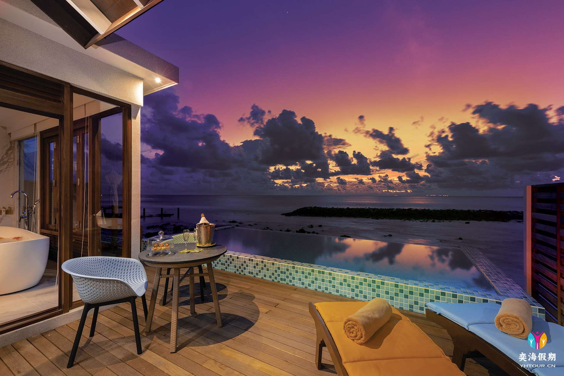 Sunset Water Villa with Pool7.jpg