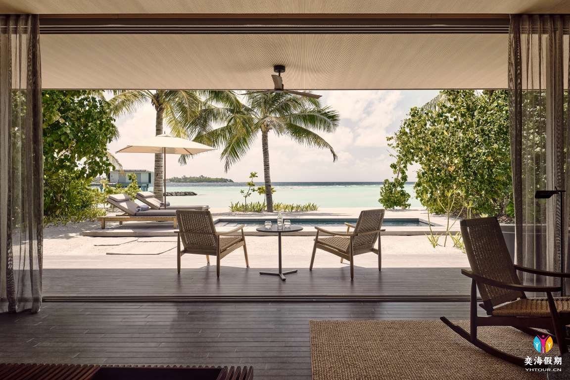 maldives-accom-1br-beachvilla4.jpg