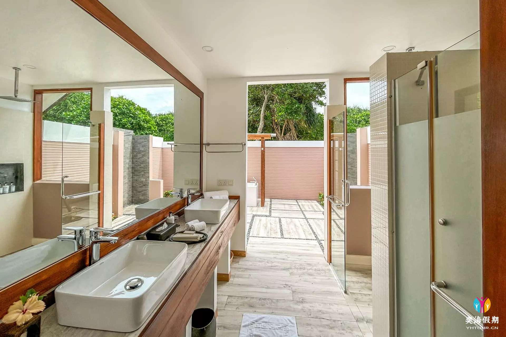 Beach Villa with Pool (5).jpg