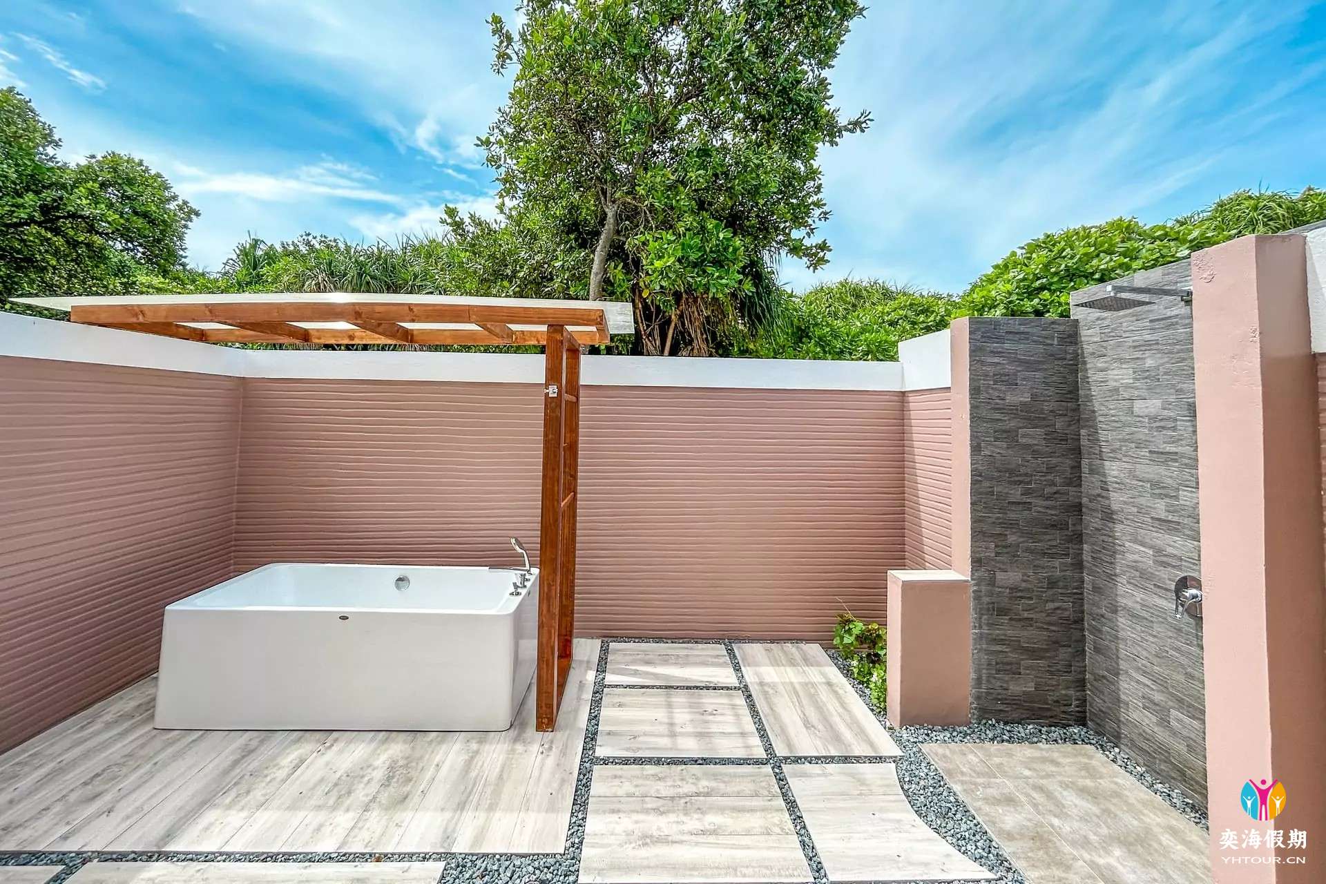 Beach Villa with Pool (3).jpg