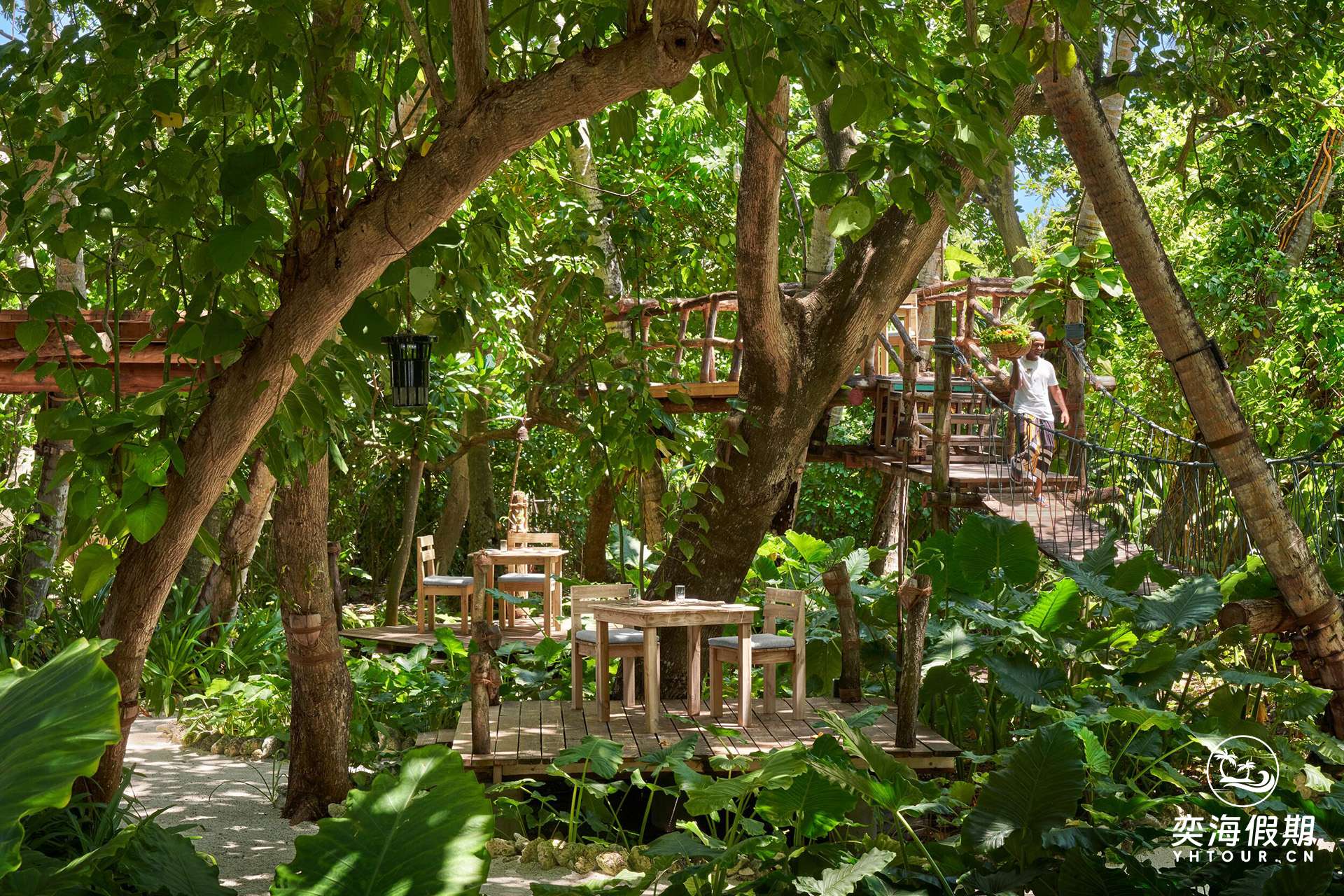 Villa Park - Zero Restaurant - Seating - Large.jpg