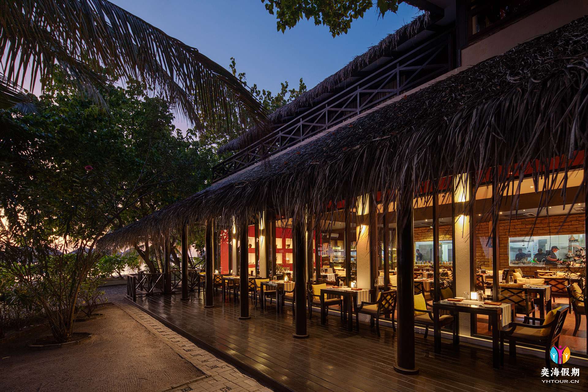 FARIVALHU FINE DINING-3.JPG