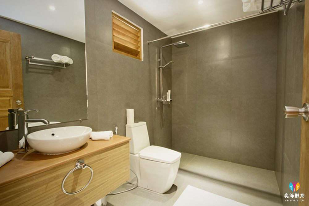 Seaview Bathroom.jpg