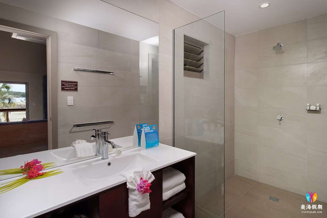 Beachfront Hotel Roomm7.jpg