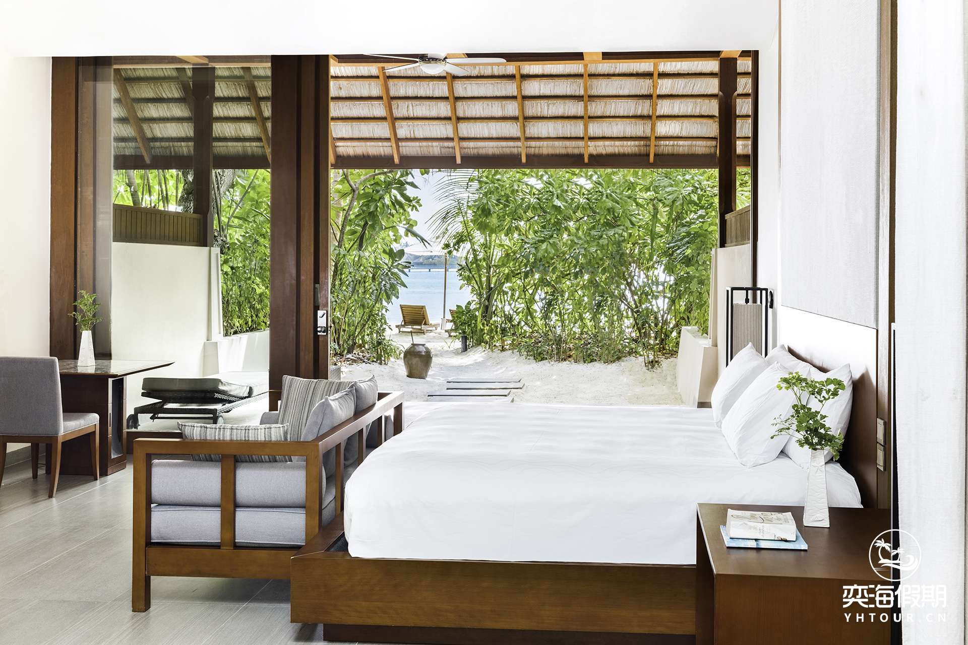 Beach Villa - Bedroom credit Yashrib Ahmed.jpg