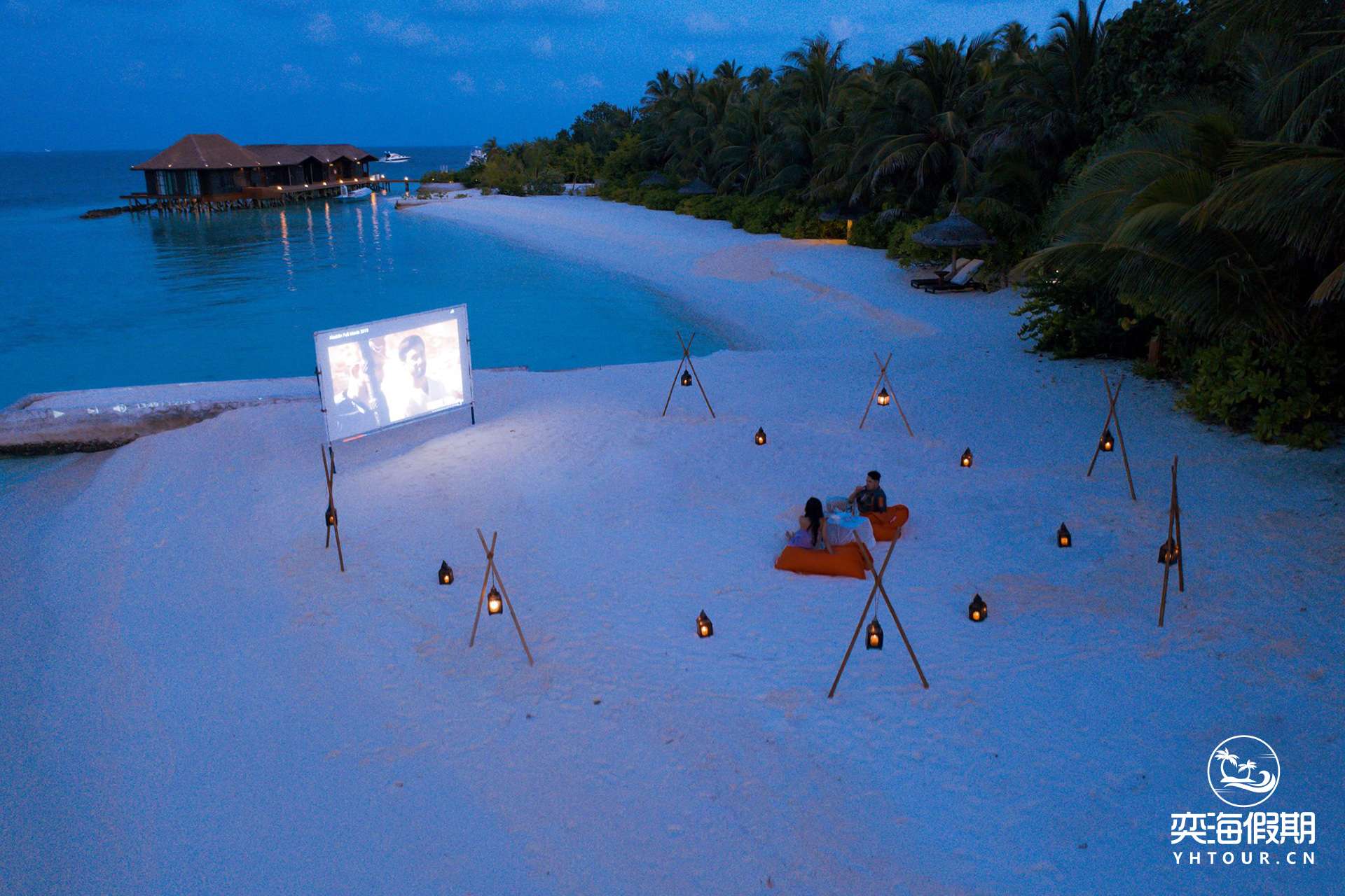 Maldives-Cinema-Under-the-Stars.jpg