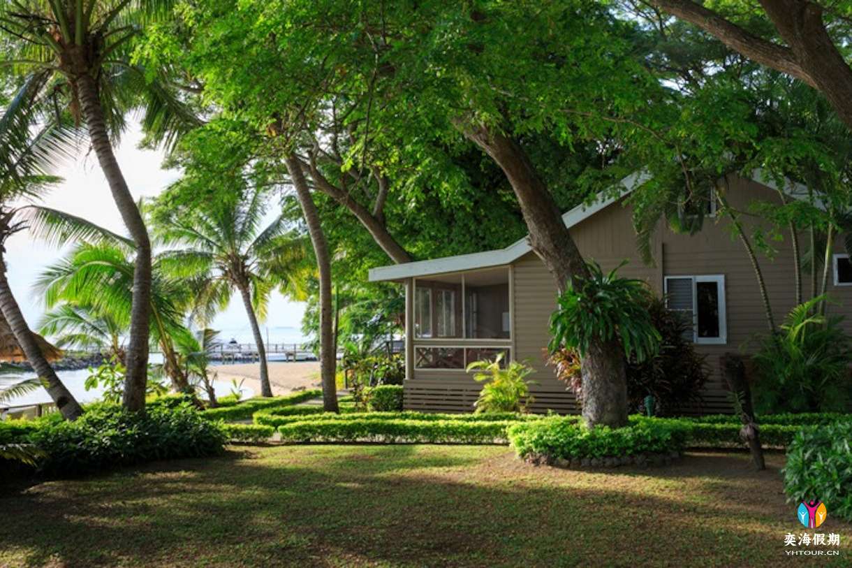 Beachfront Spa Bure2.jpg