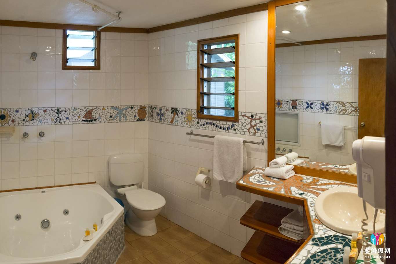 Beachfront Spa Bure4.jpg