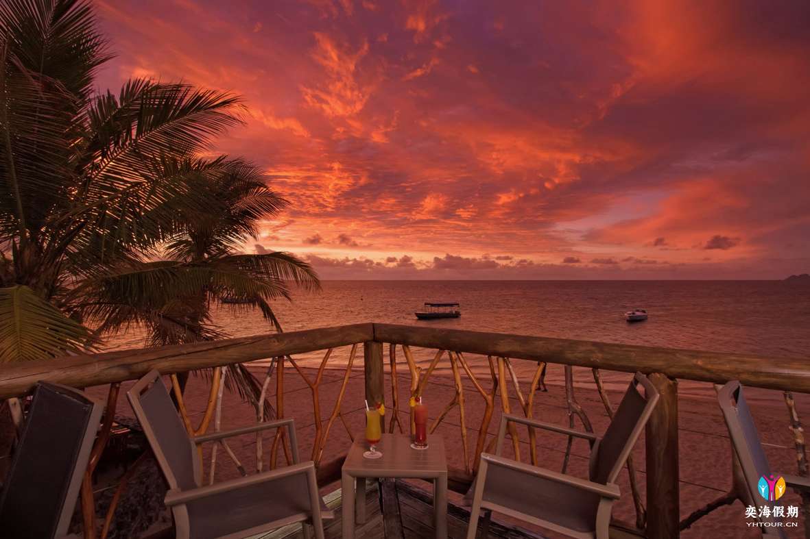 Sundowner Bar.jpg