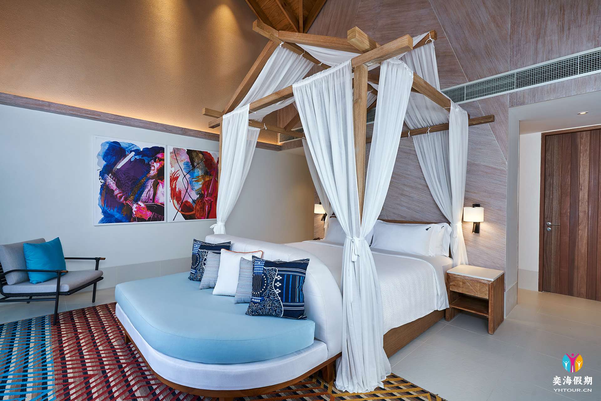 Hard Rock Hotel Maldives_RockStarVilla_280_Bedroom.jpg