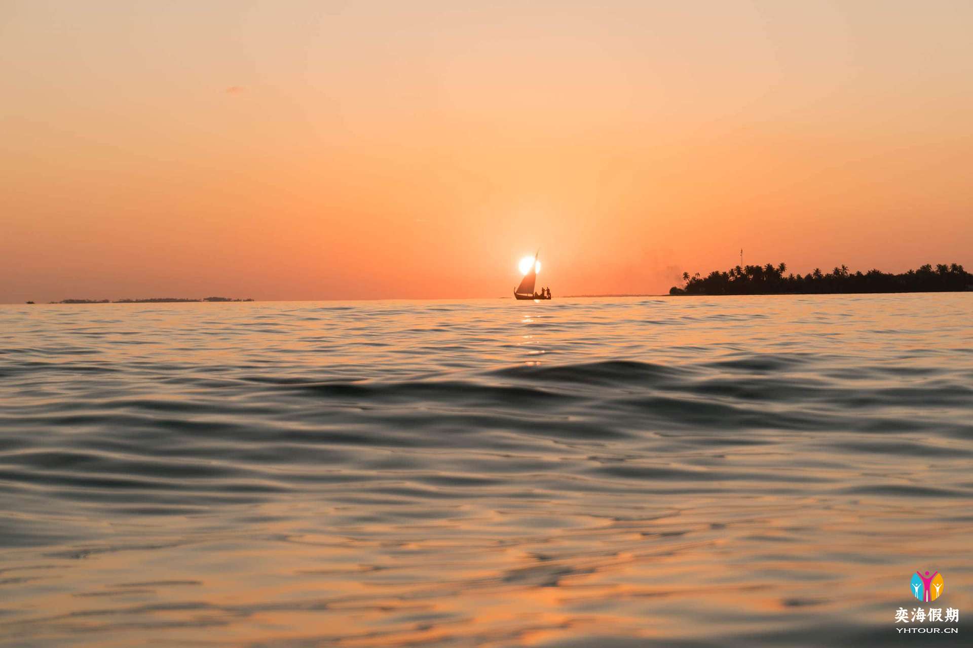laamu-maldives-boat-from-resort.jpg