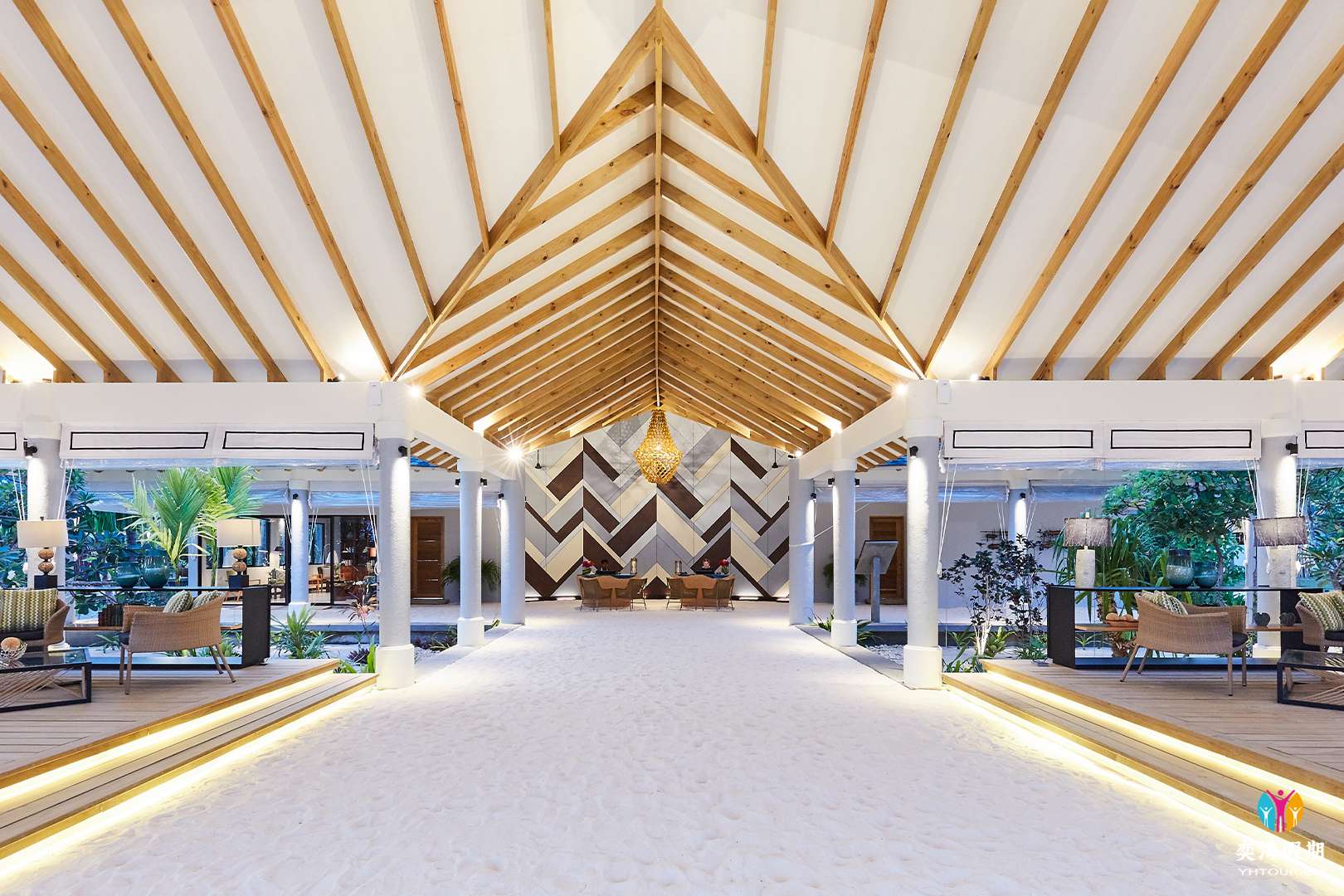 6342ba8519a7-NH_Collection_Maldives_Havodda_Resort_Gallery_1920x1080_3_Lobby.jpg