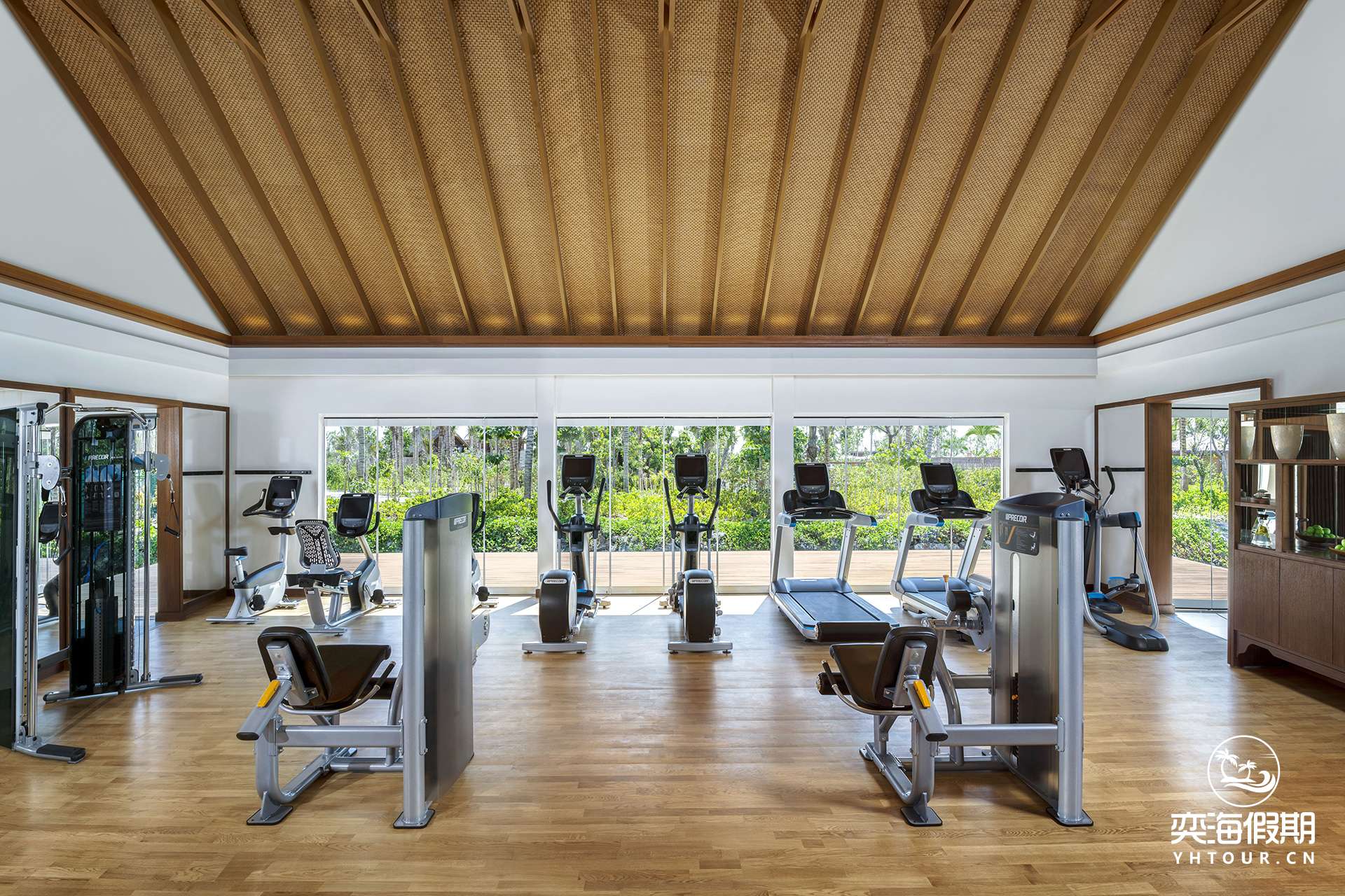 Waldorf_Astoria_Maldives_Fitness_center.jpg