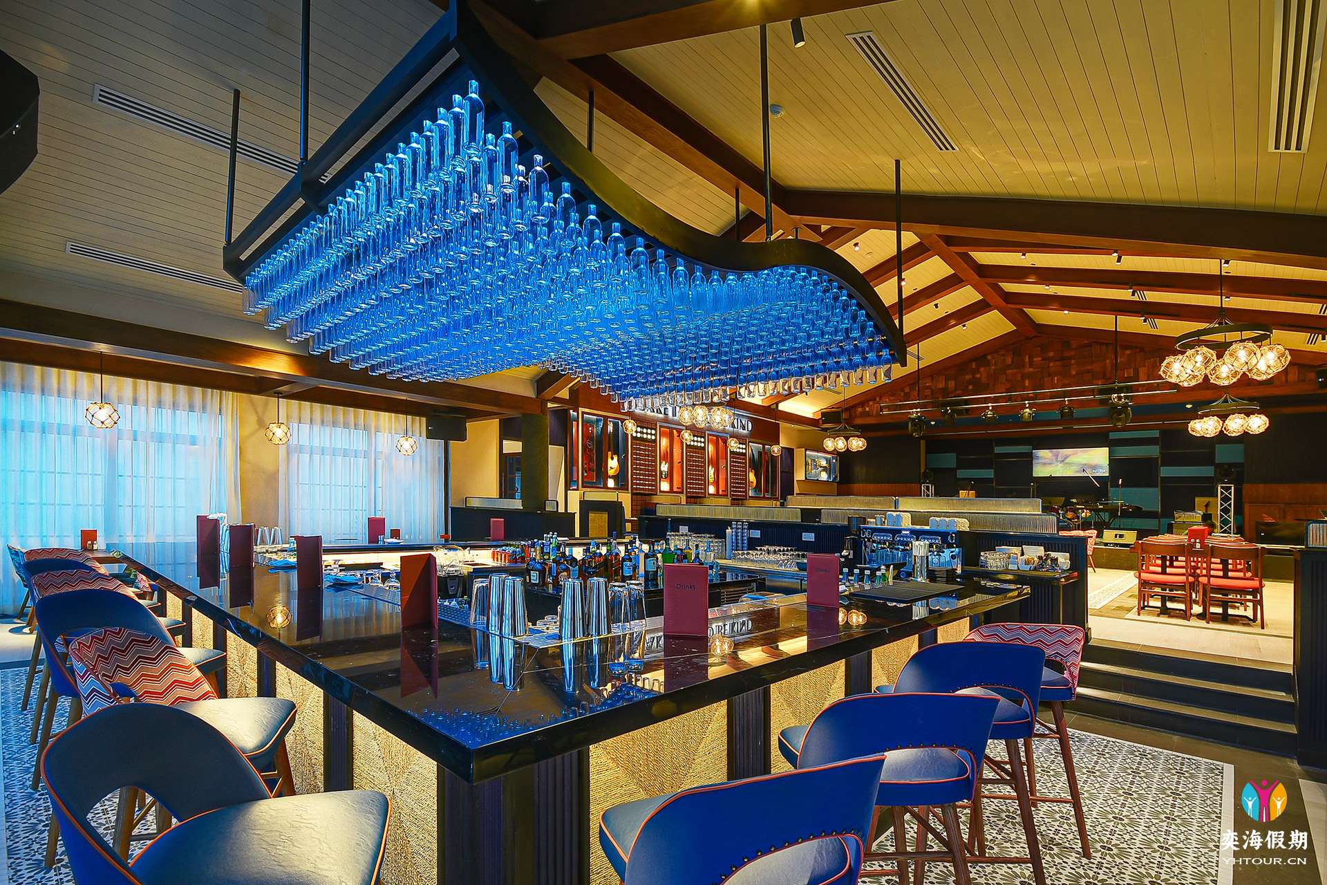 HRHM-Restaurants-HardRockCafe-Bar.jpg