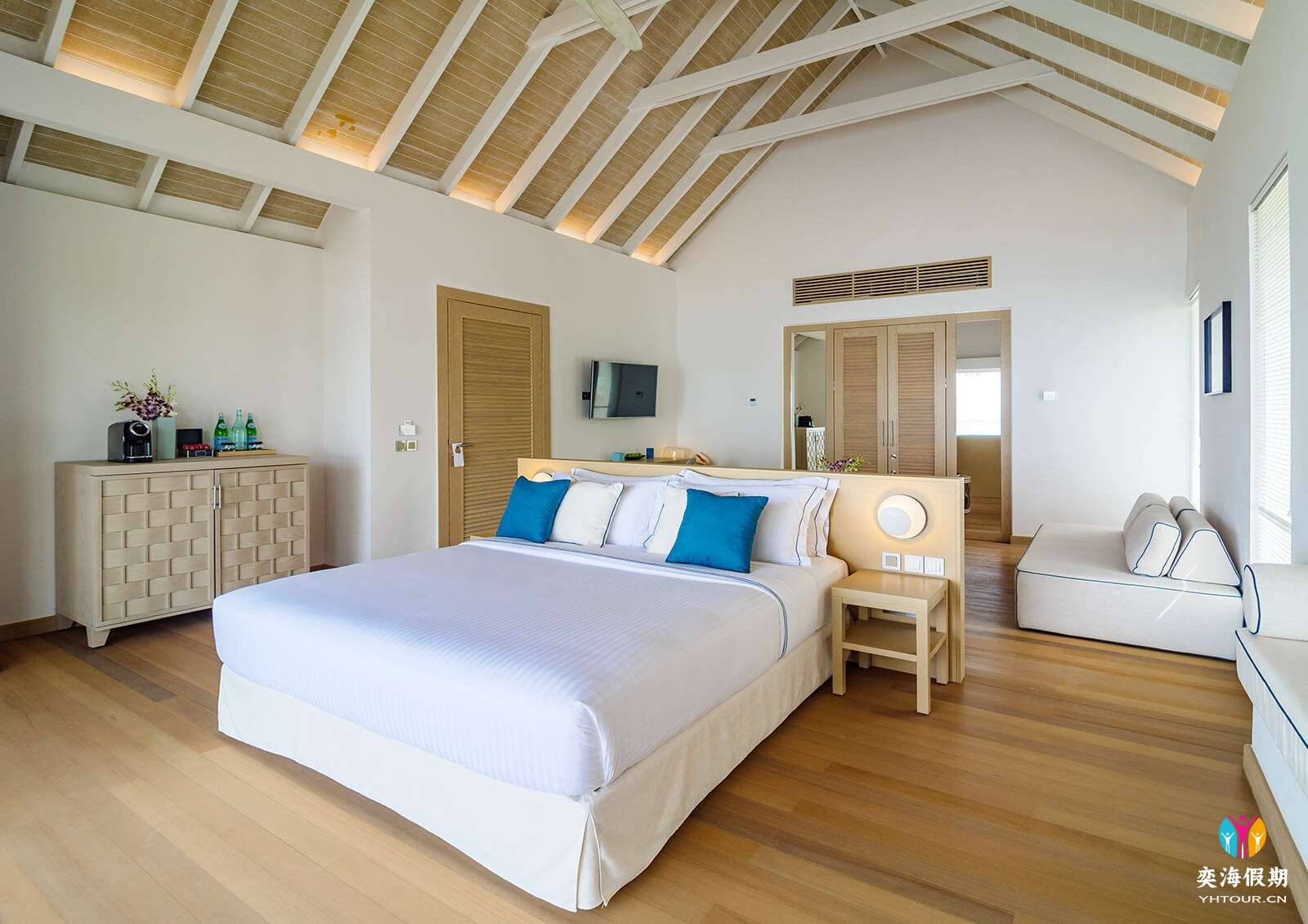 Deluxe Beach Villa with Pool63.jpg