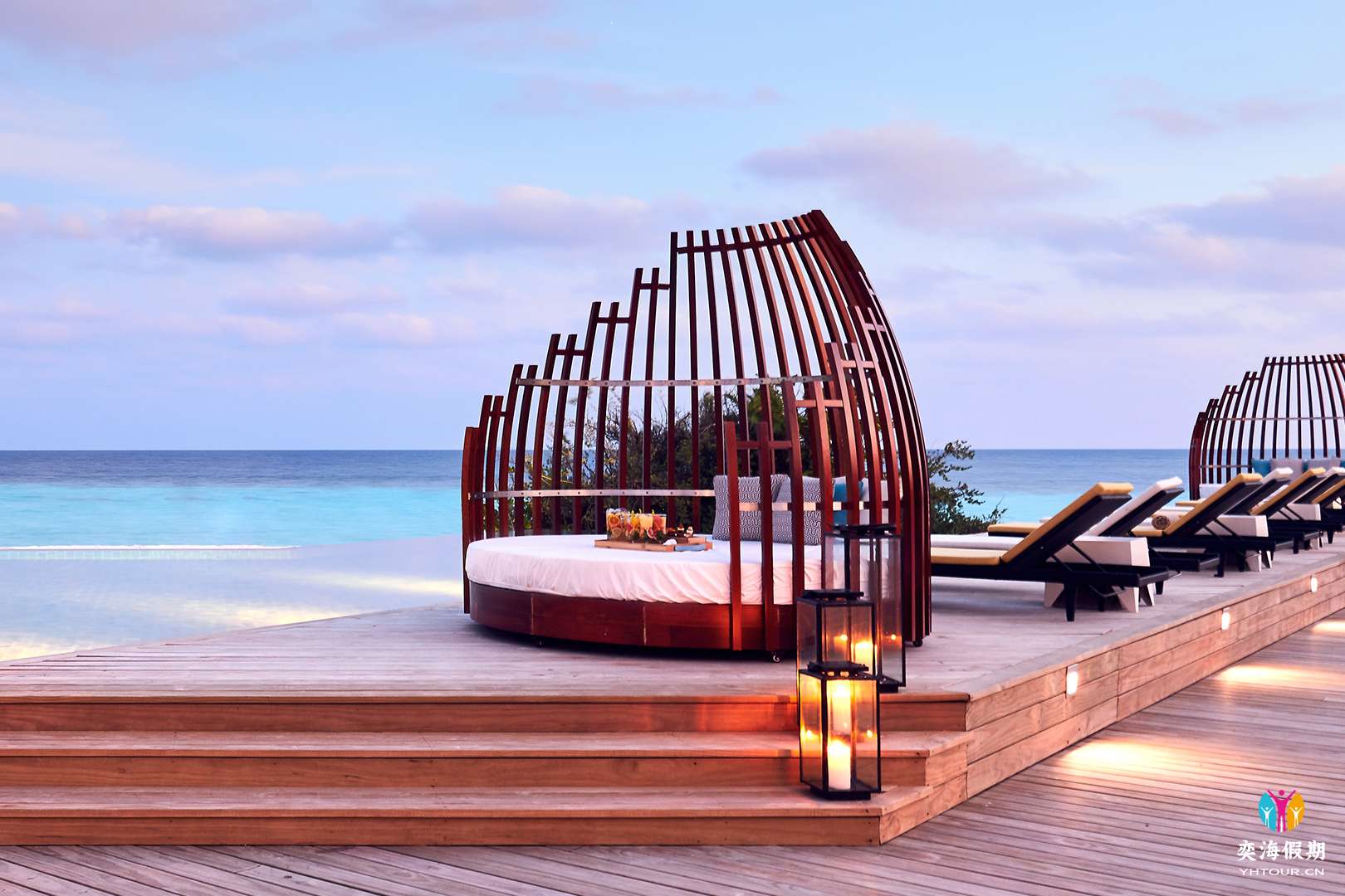 d4b656df35c6-NH_Collection_Maldives_Havodda_Resort_Gallery_1920x1080_8_Infinity_Pool_Sunset.jpg
