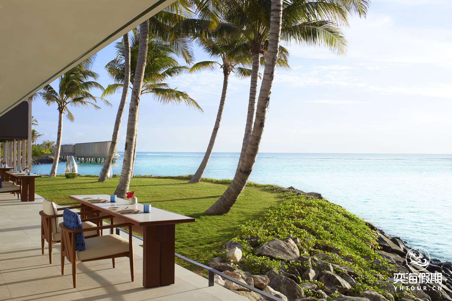 The Ritz-Carlton Maldives, Fari Islands - La Locanda - Lawn.jpg