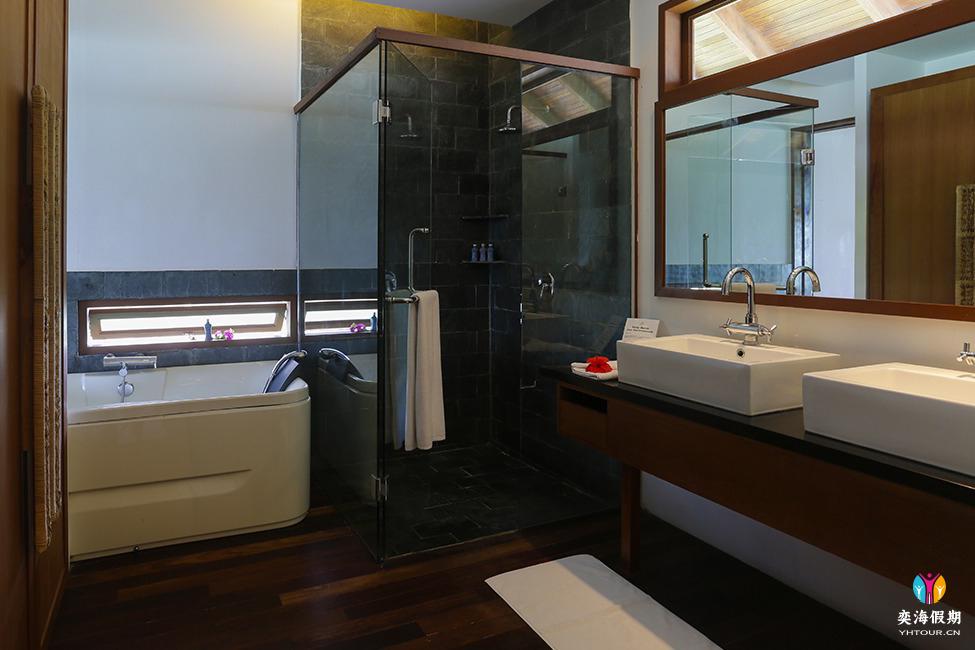 Water Villa (1).jpg