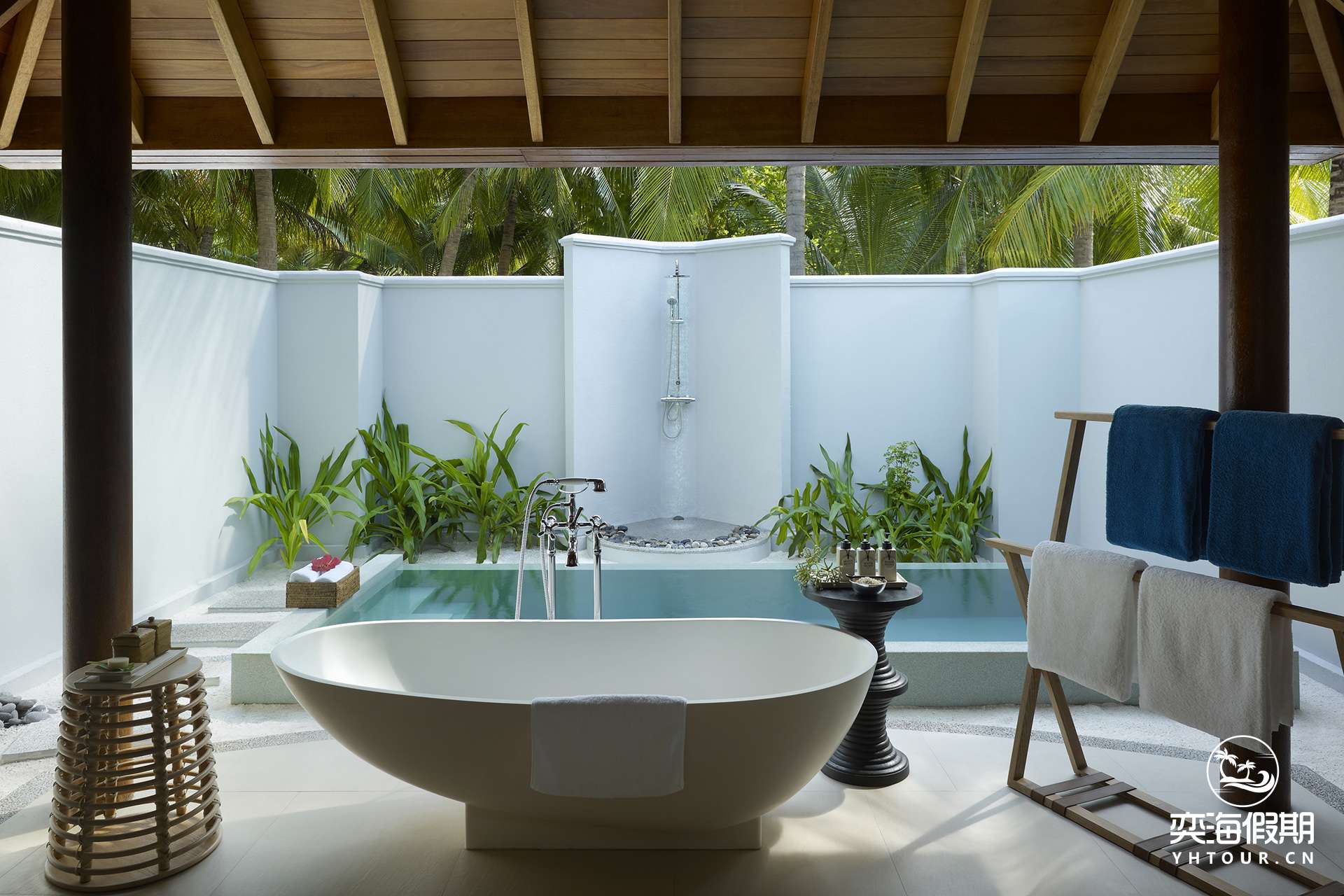 Beach villa with Pool Bathroom.jpg