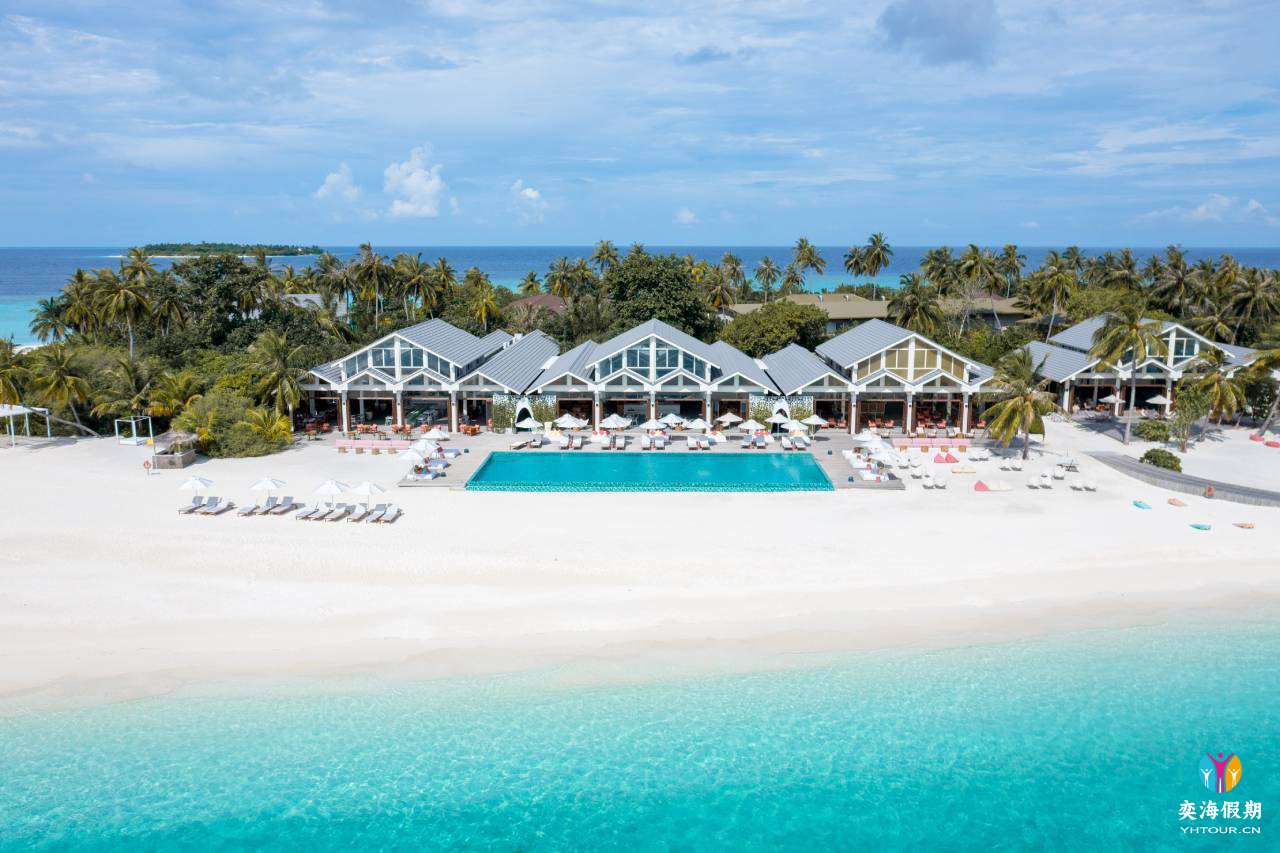 Maldives-The-Standard-Huruvalhi-Maldives-Main-Pool1.jpg