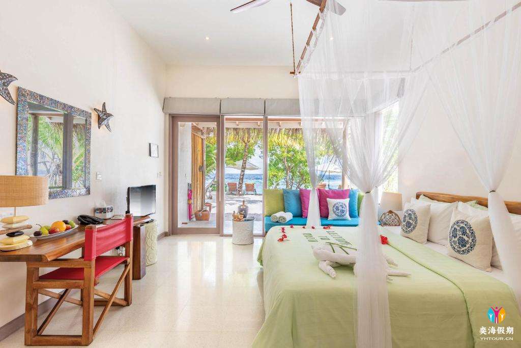 Deluxe Beach Villa (3).jpg