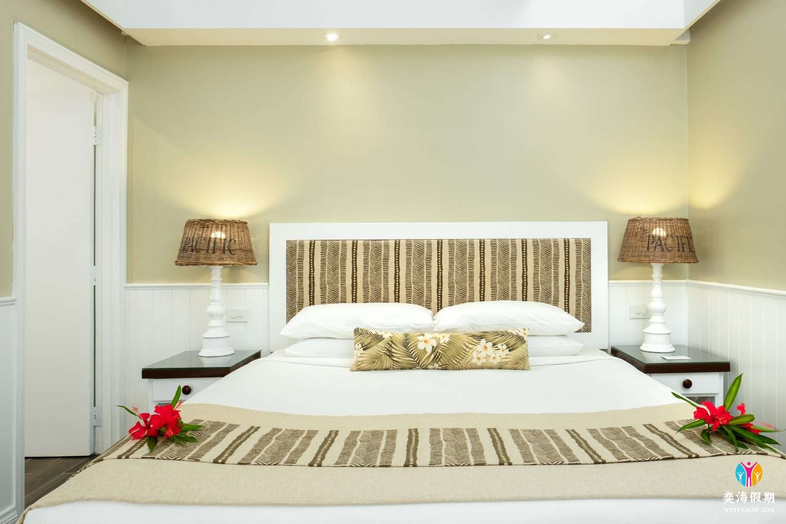 Deluxe-Oceanview-Bure-bedroom-29336.jpg