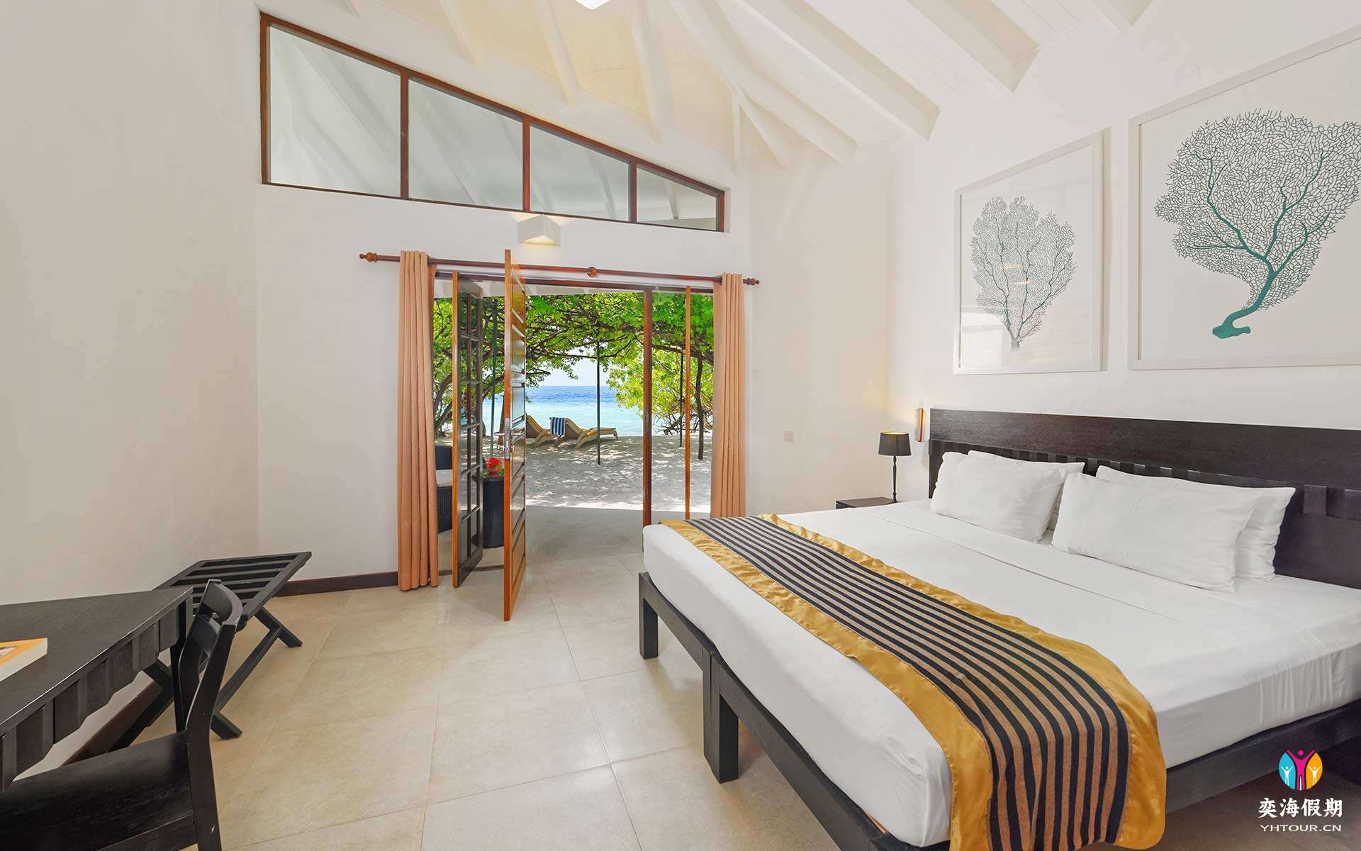 Superior Beach Bungalow3.jpg