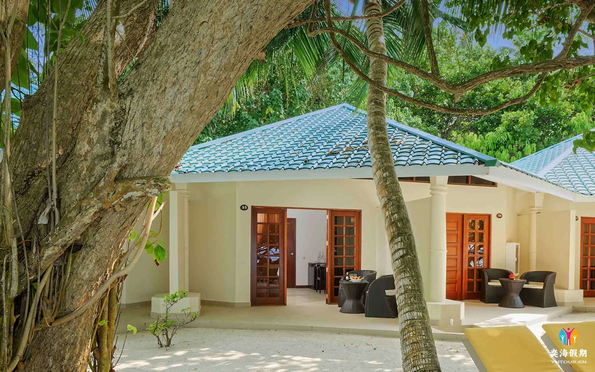 Superior Beach Bungalow4.jpg