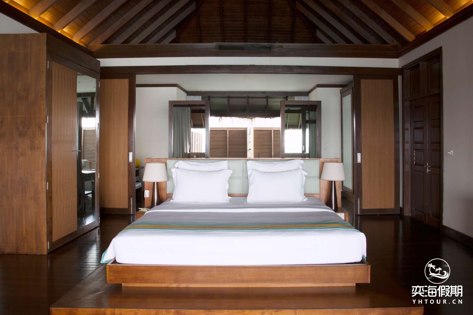 hithi_water_villa9849__large.jpg