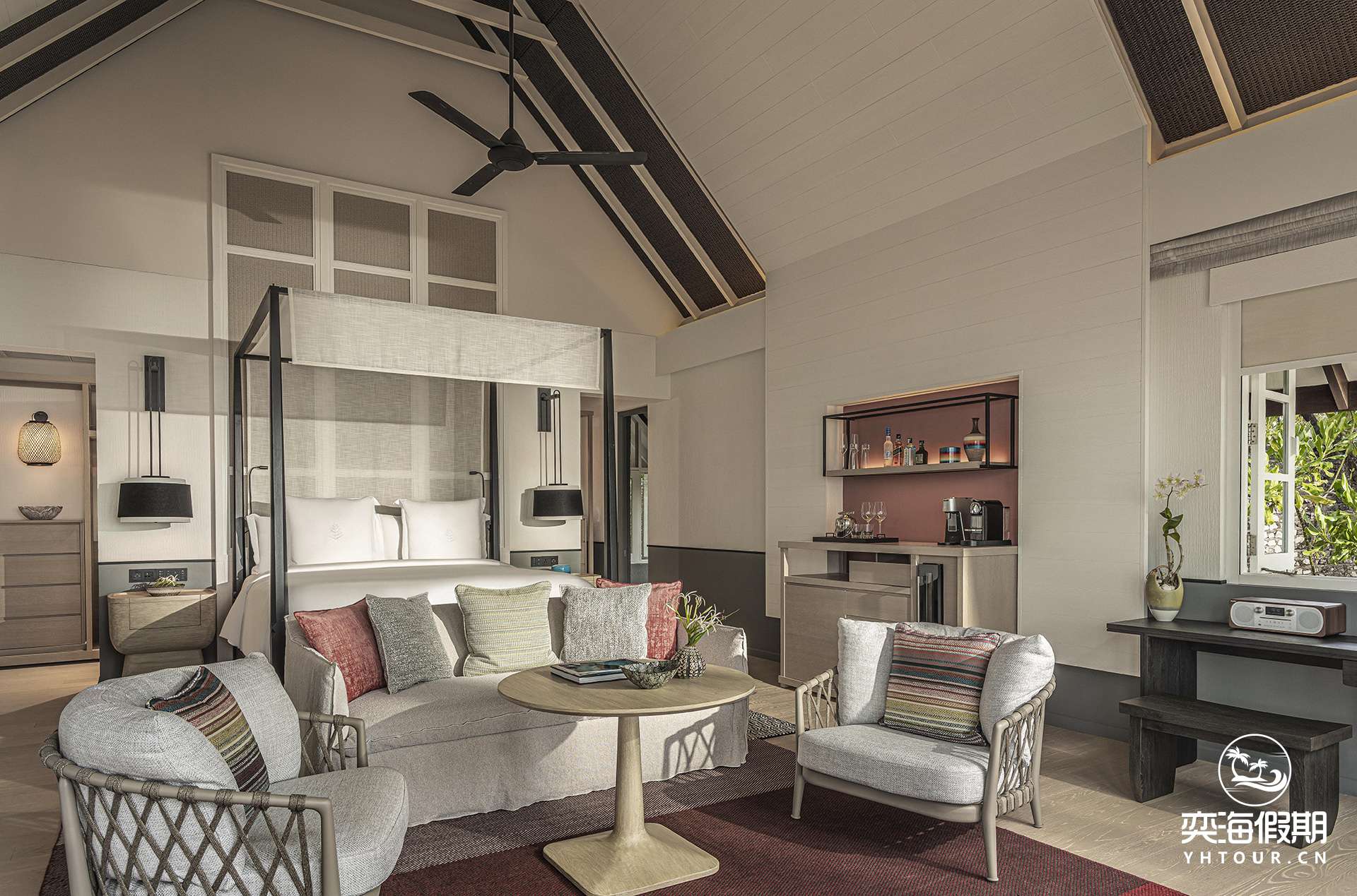 FS Landaa Giraavaru Premier Ocean Front Bungalow with Pool 3.jpg
