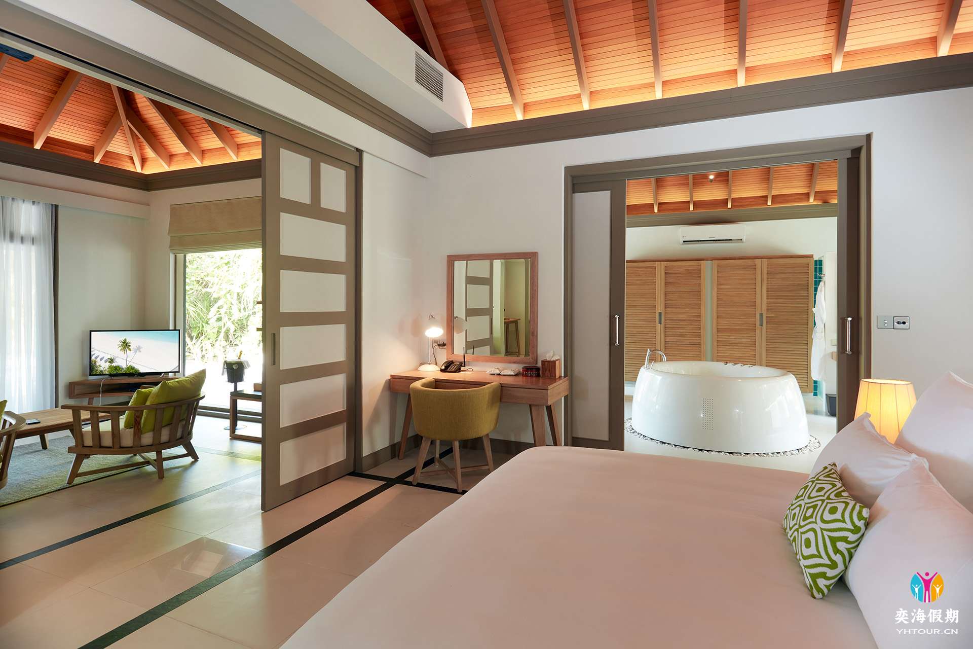 I.Deluxe Beach Villas with Family Private Pool.jpg