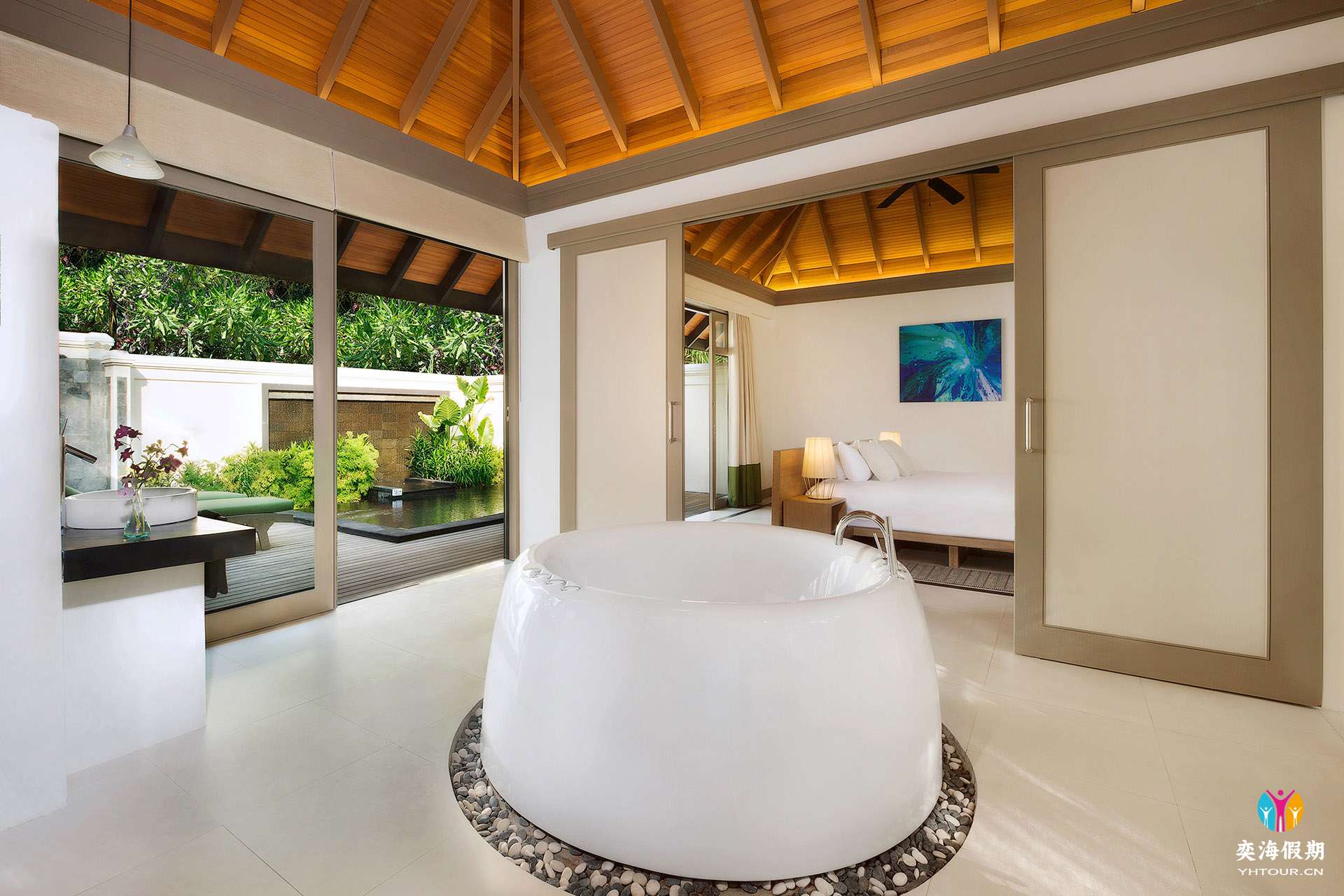 D.Deluxe Beach Villas with Family Private Pool.jpg