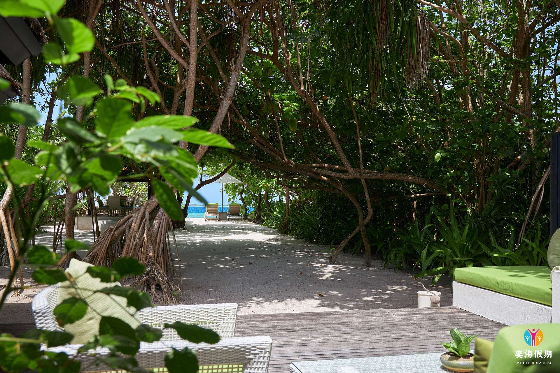 F.Deluxe Beach Villas with Family Private Pool.jpg
