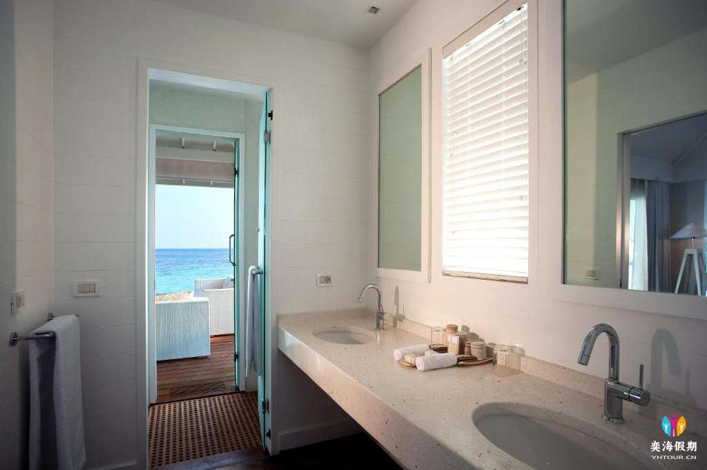 Water Villa (3).jpg