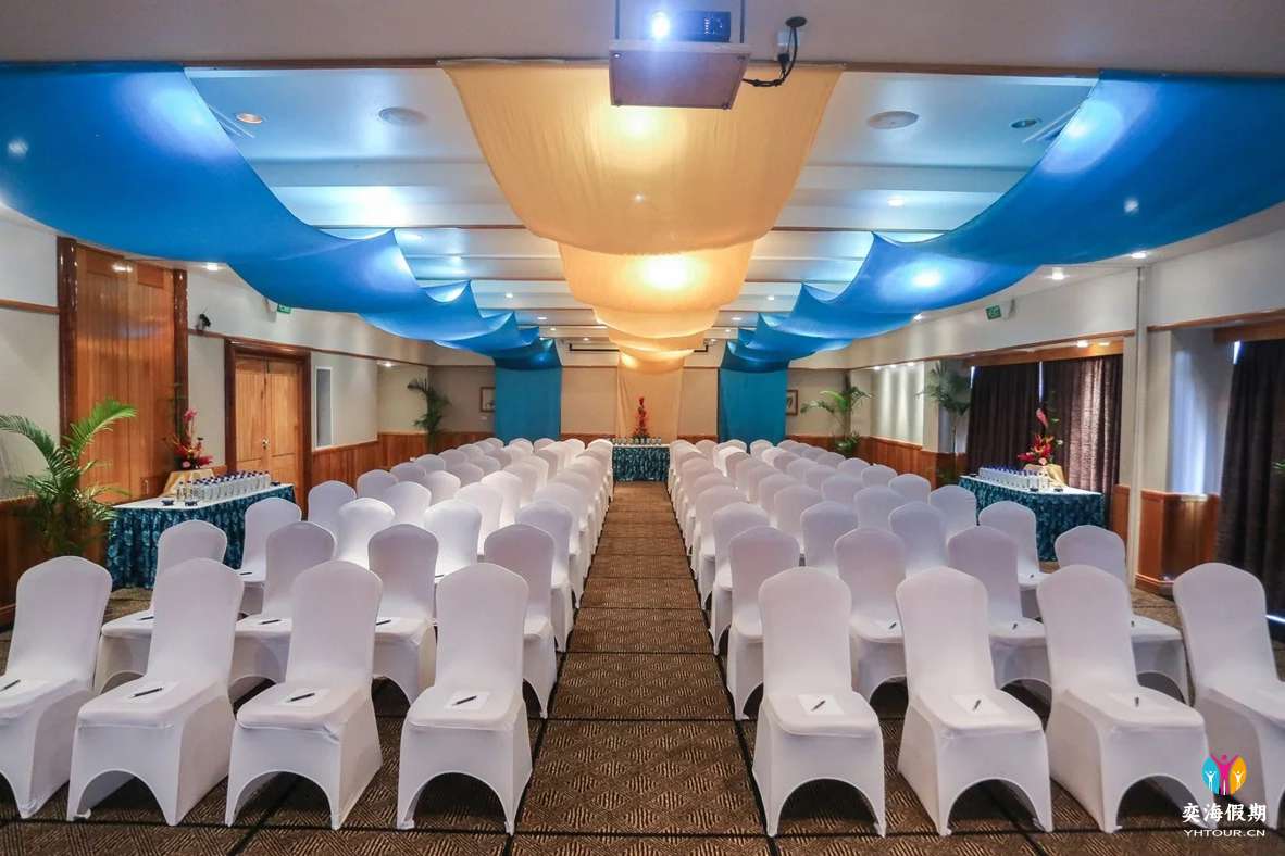outrigger-fiji-beach-resort-reef-ballroom-theatre1-.webp.jpg