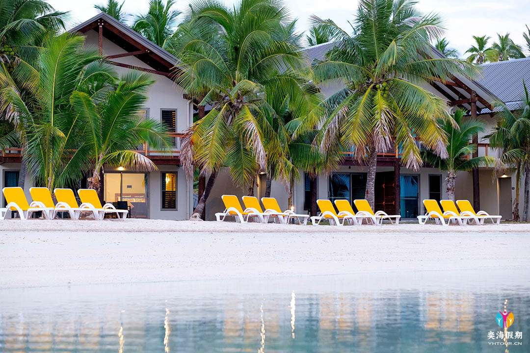 Beachfront Hotel Roomoom9.jpg