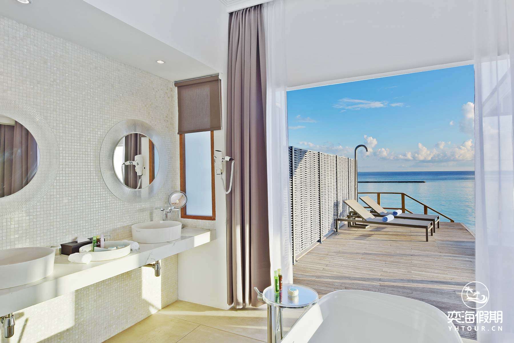 water-villa-with-pool-05.jpg