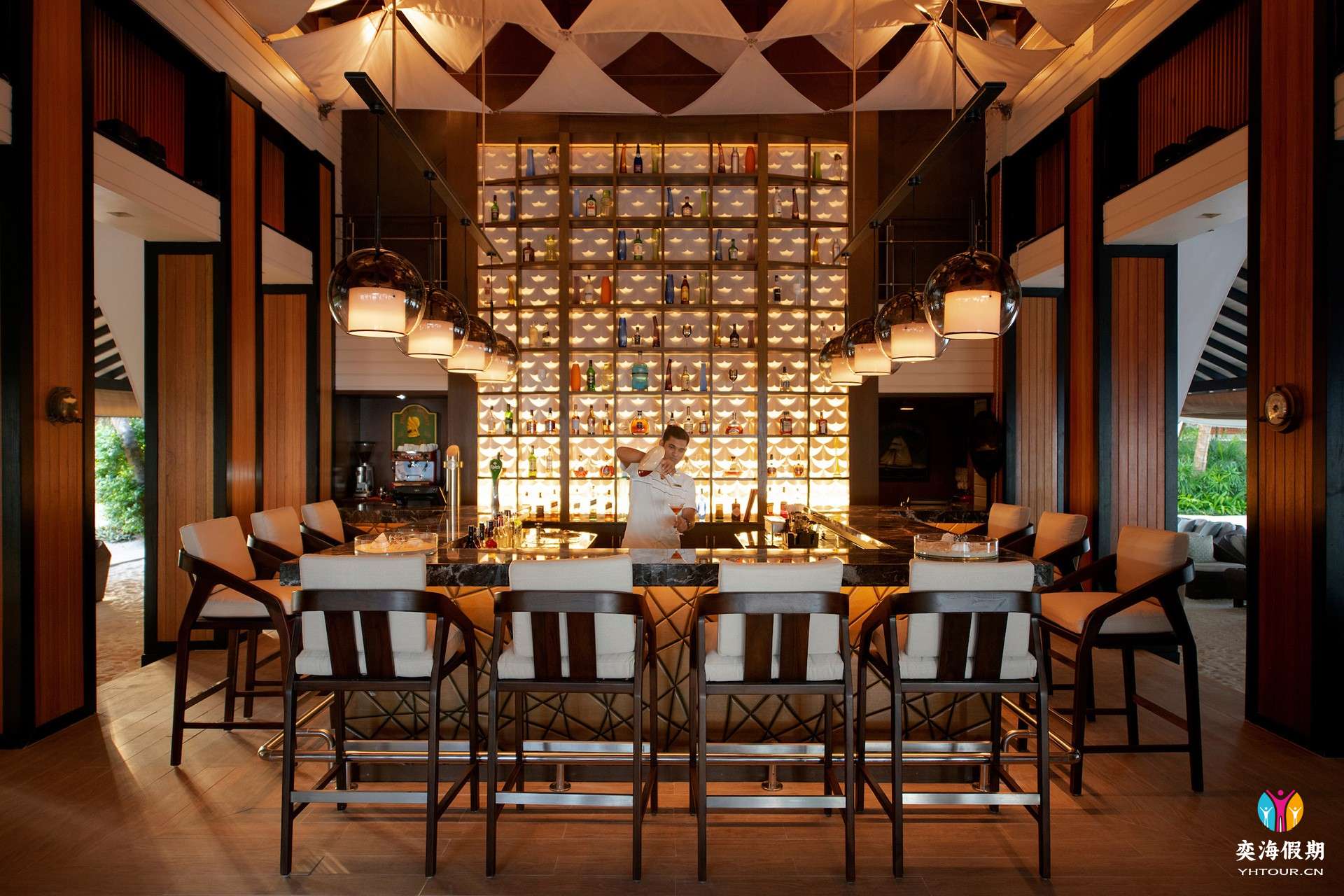 Sails Bar4.jpg