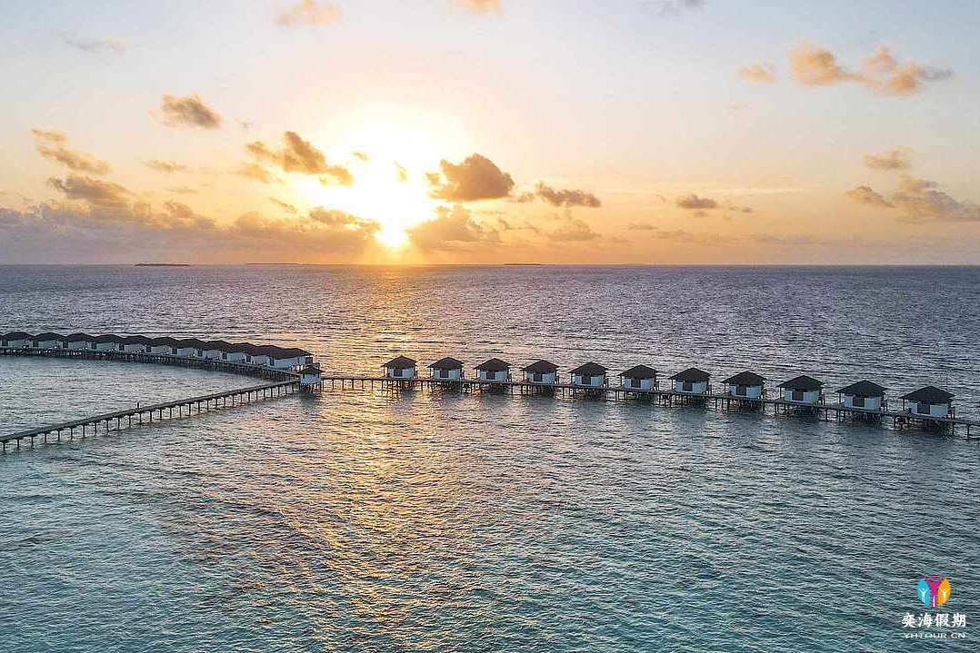 Overwater Pool Bungalow (4).jpg