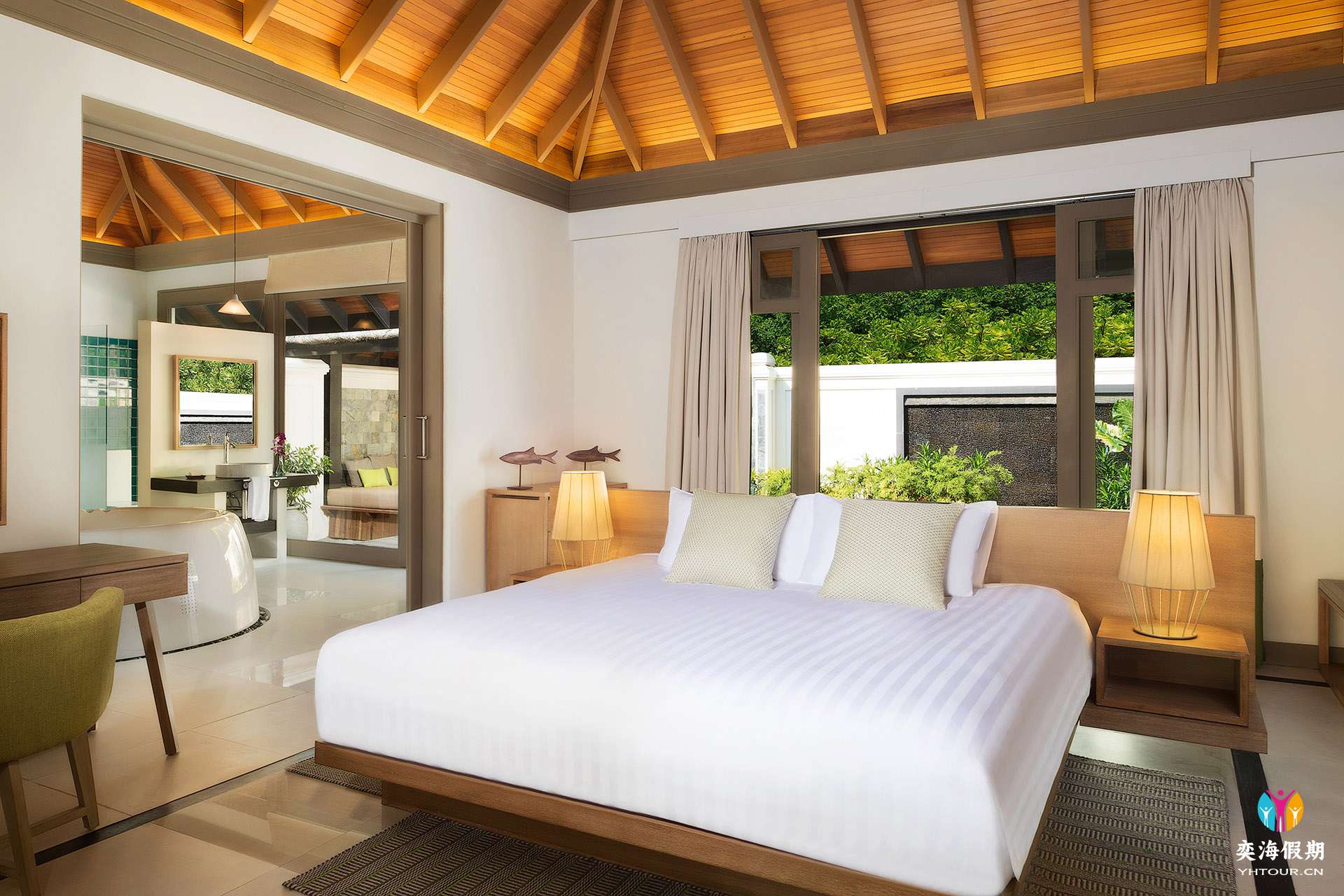 B.Deluxe Beach Villas with Family Private Pool.jpg
