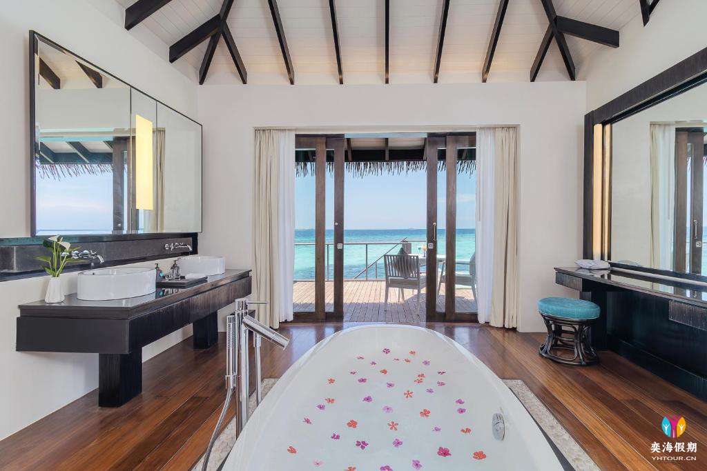 Water Villa with Private Pool (3).jpg