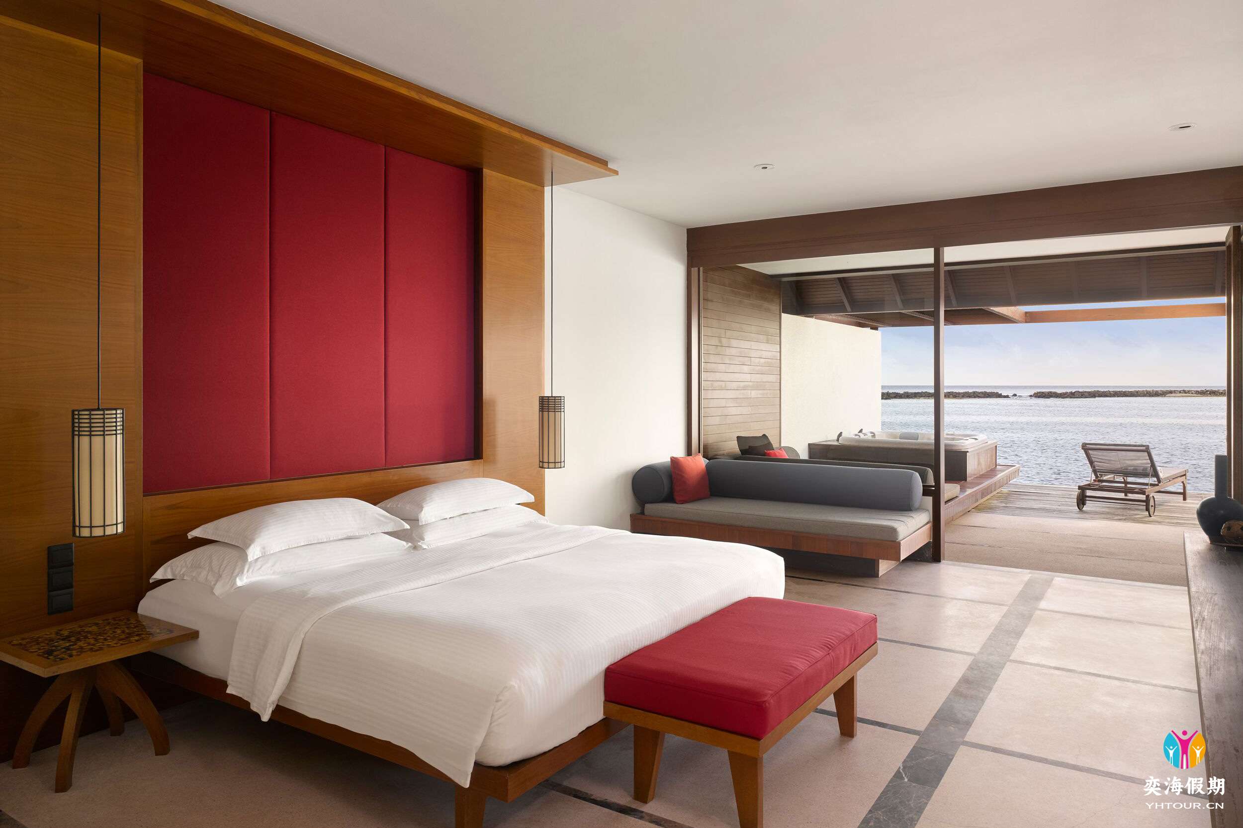 Villa Nautica - Water Villa with Whirlpool - Bed - Large.jpg