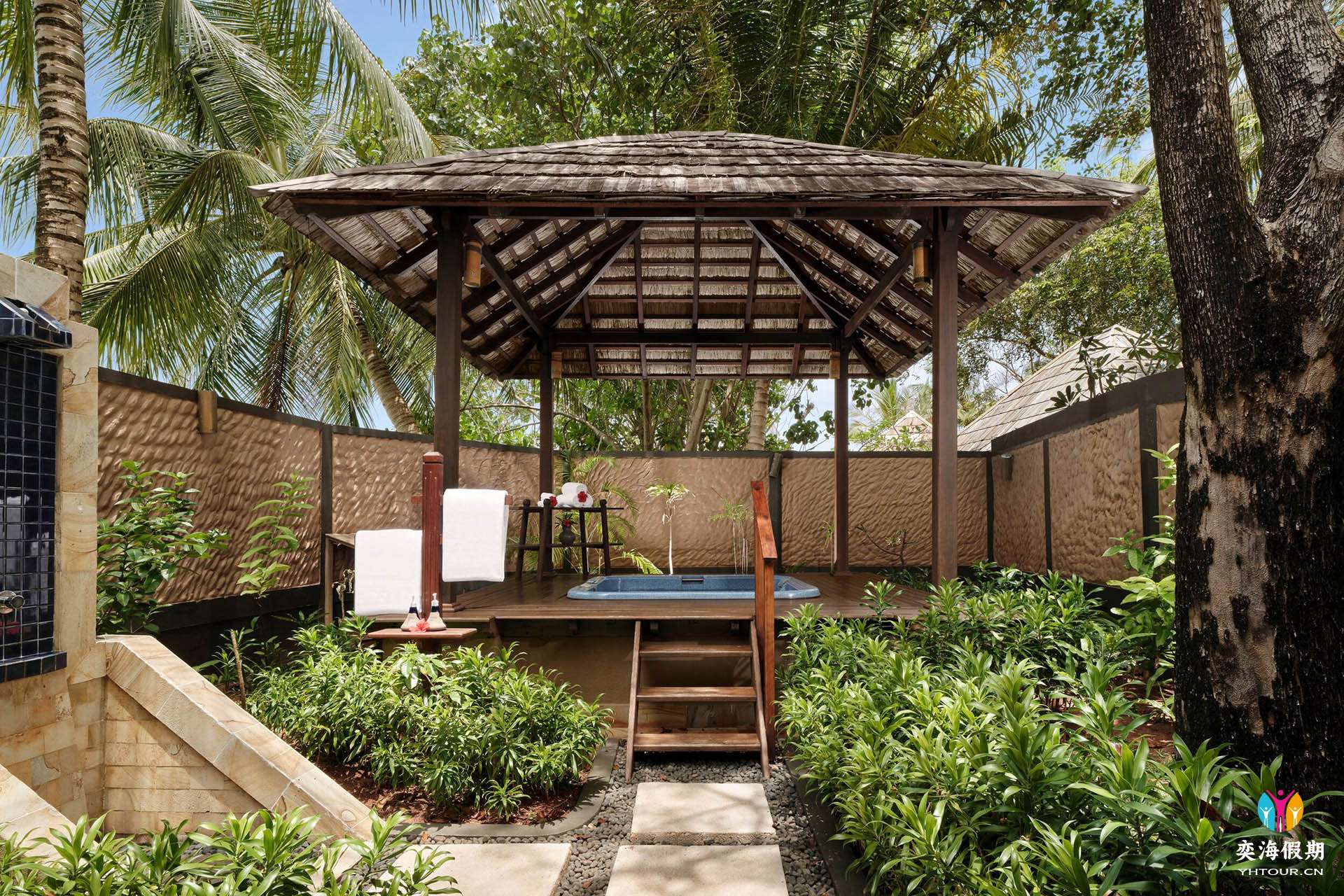 Villa Nautica - Araamu Spa - Whirlpool - Large.jpg