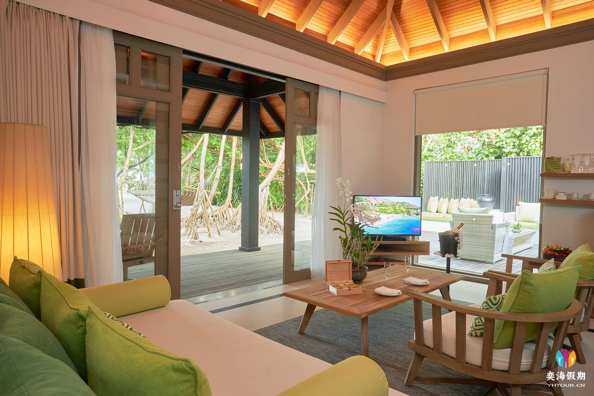 A.Deluxe Beach Villas with Family Private Pool.jpg