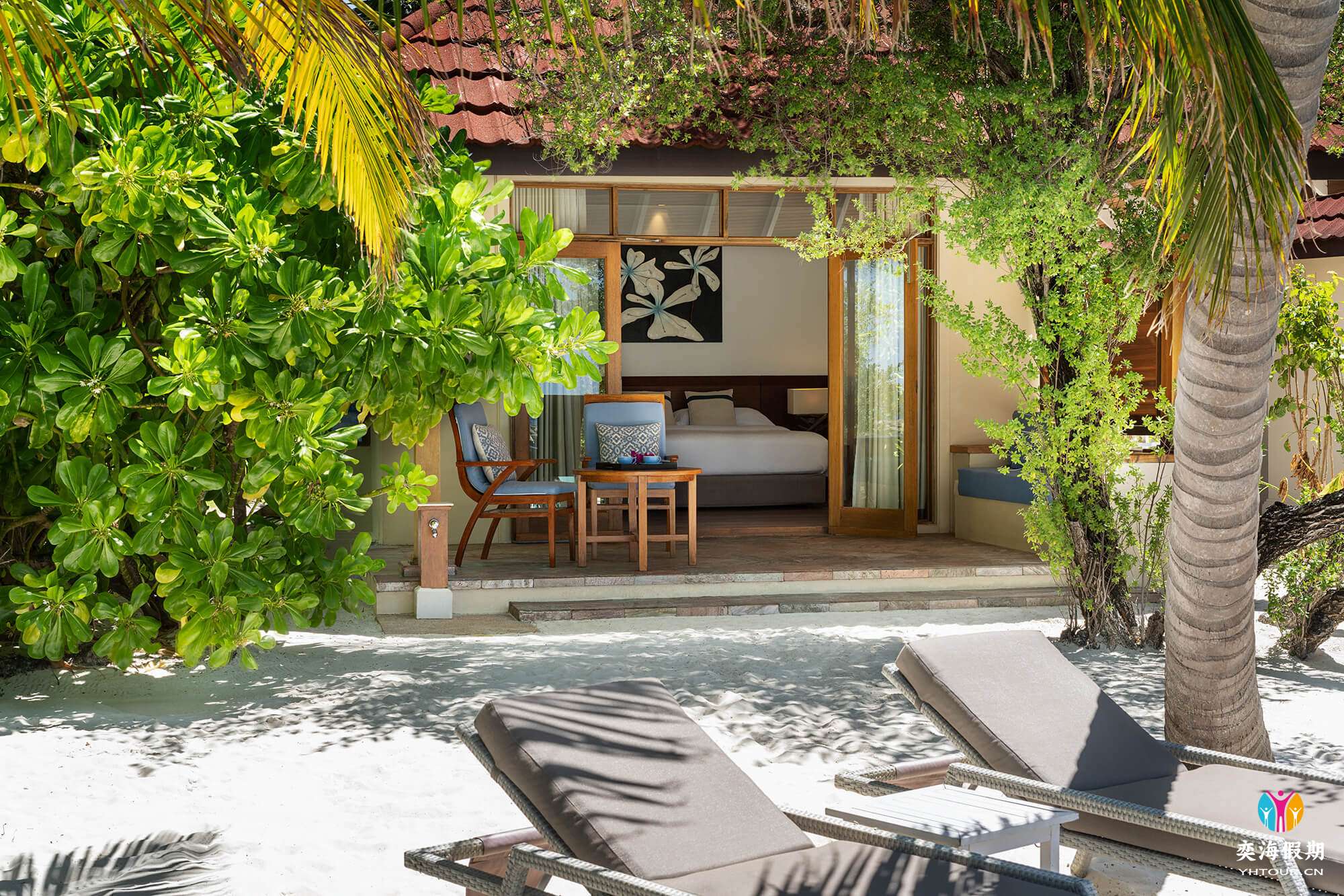 Beachfront Deluxe Bungalow2.jpg