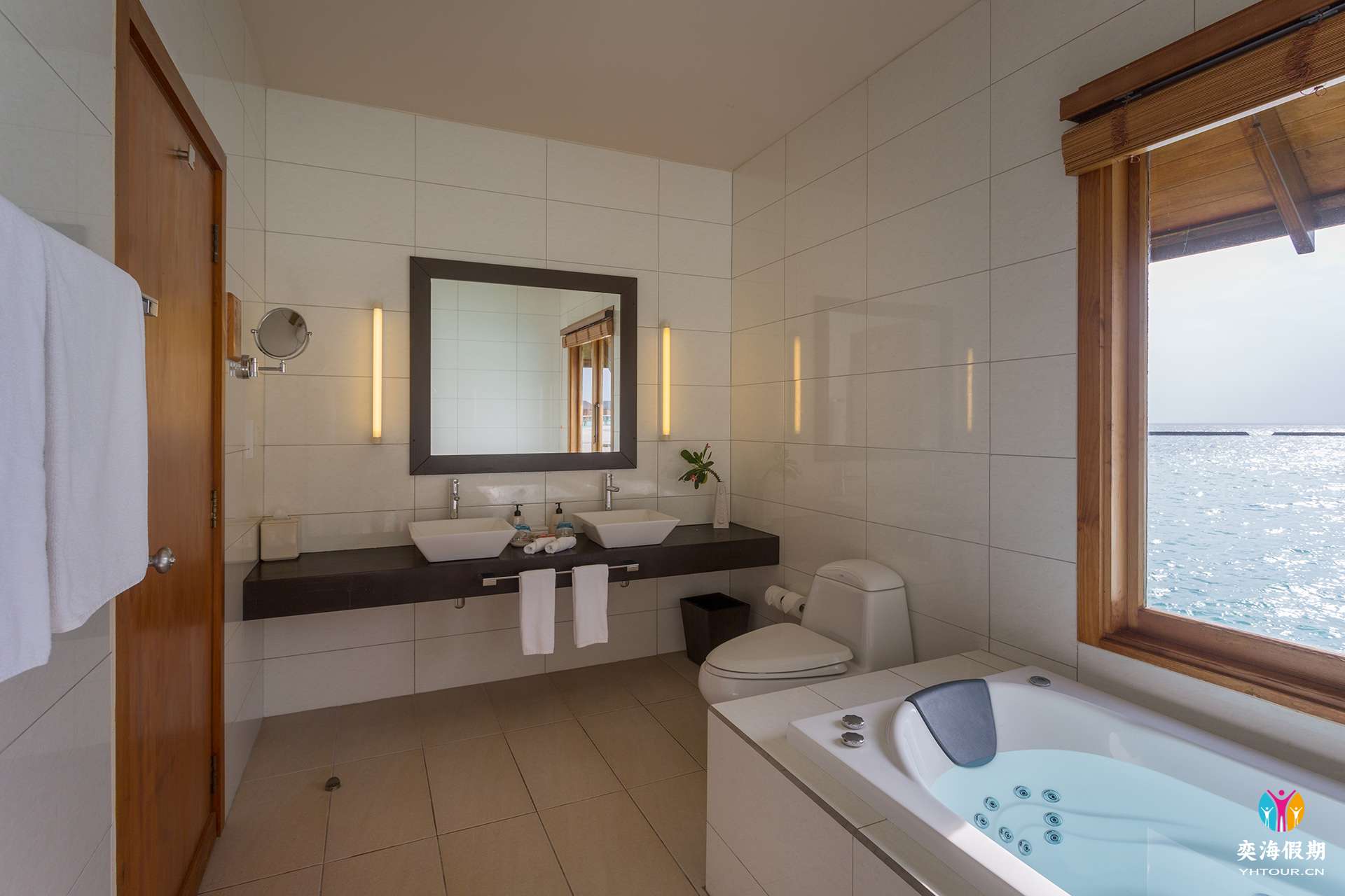 VeliganduWaterVillaBathroom.jpg